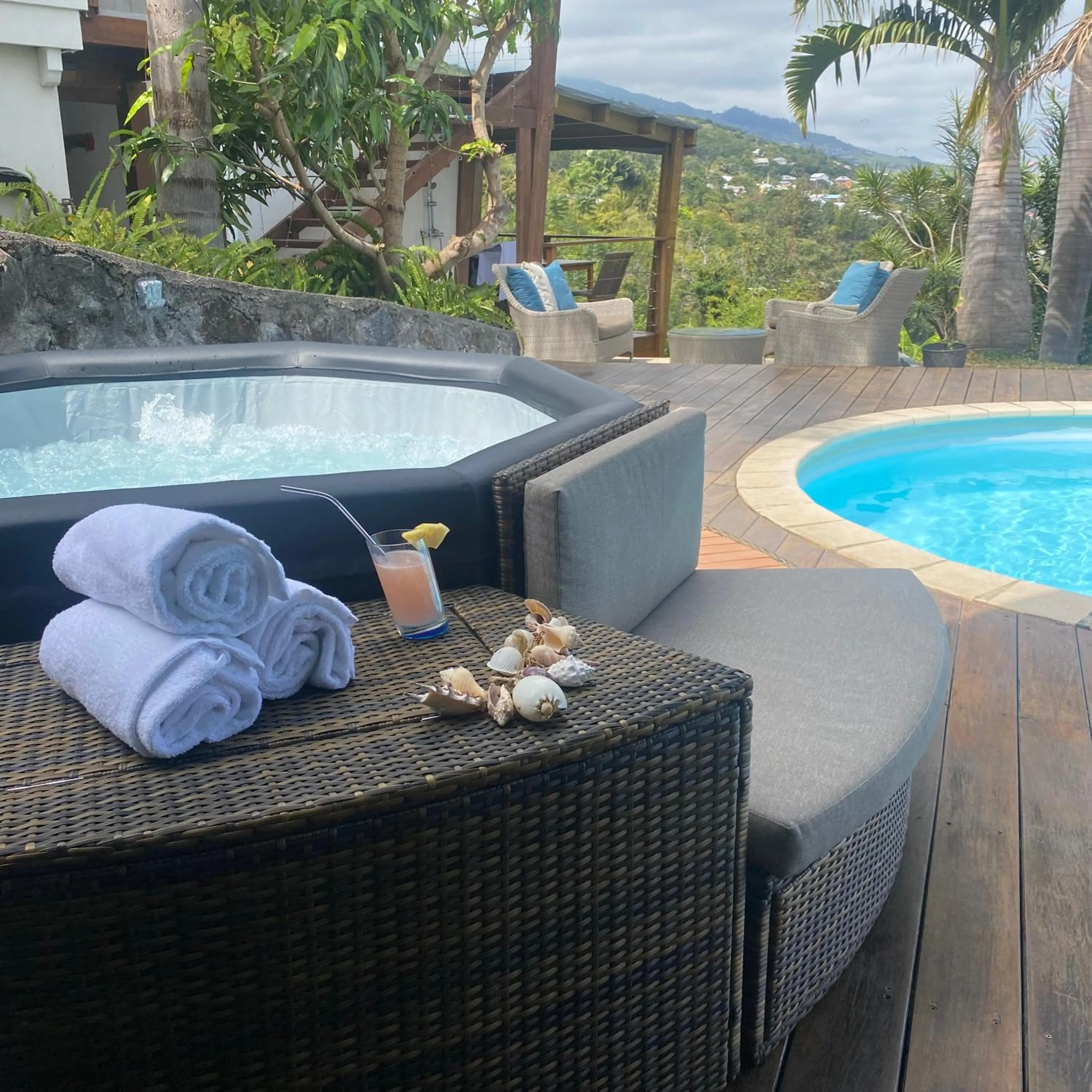 Hot Tub in KAZ ORÈA