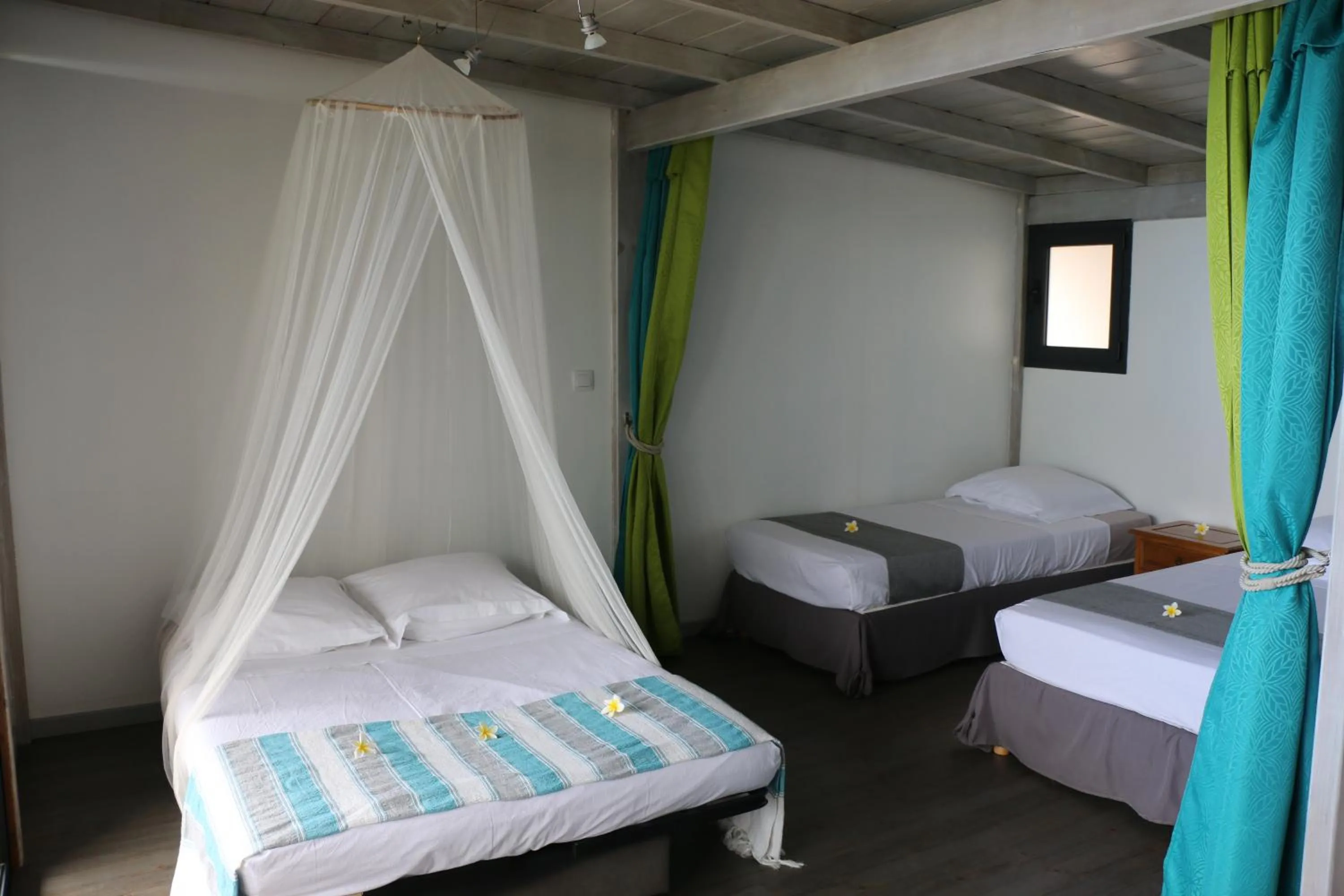 Photo of the whole room, Bed in KAZ ORÈA