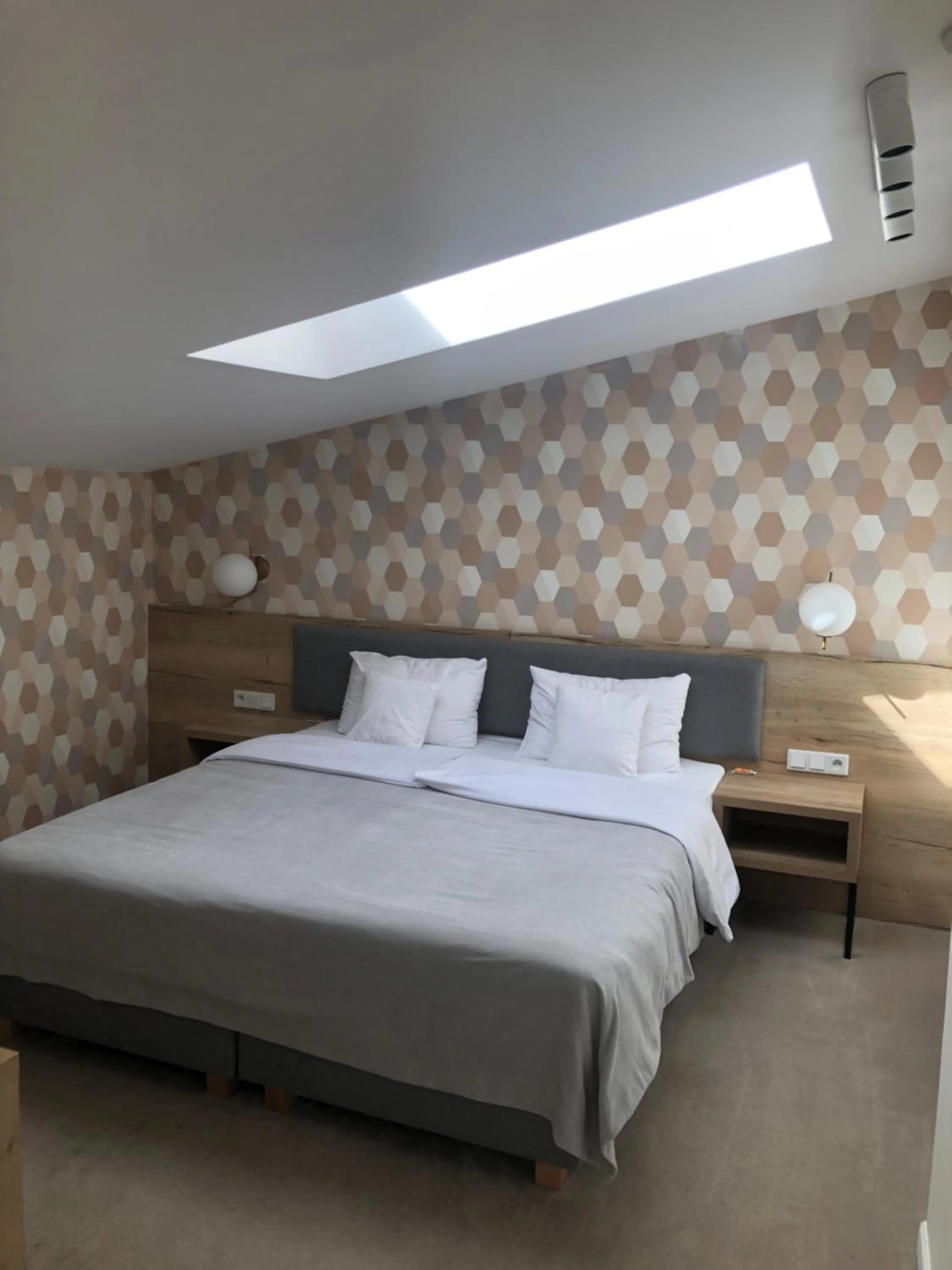 Bedroom, Bed in Ermine Suites