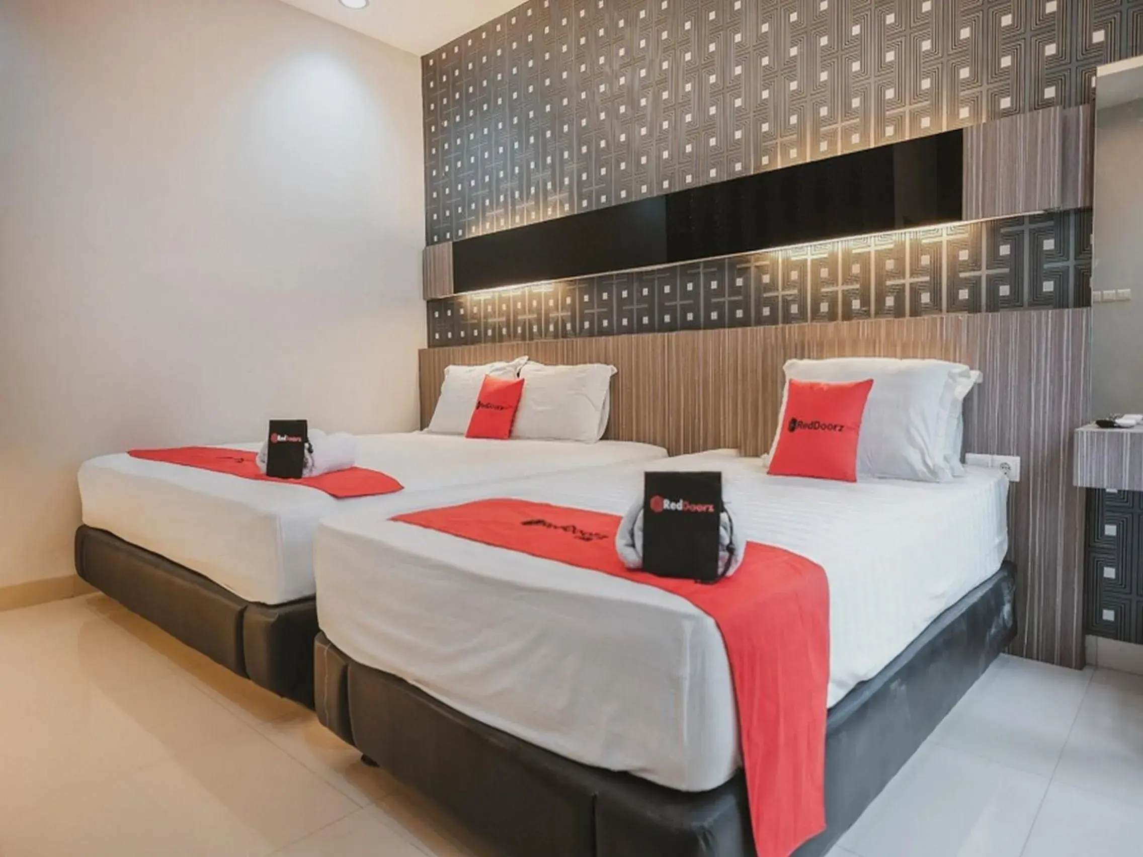 Family Room in RedDoorz @ Jamin Ginting Medan Family Room in RedDoorz @ Jamin Ginting Medan