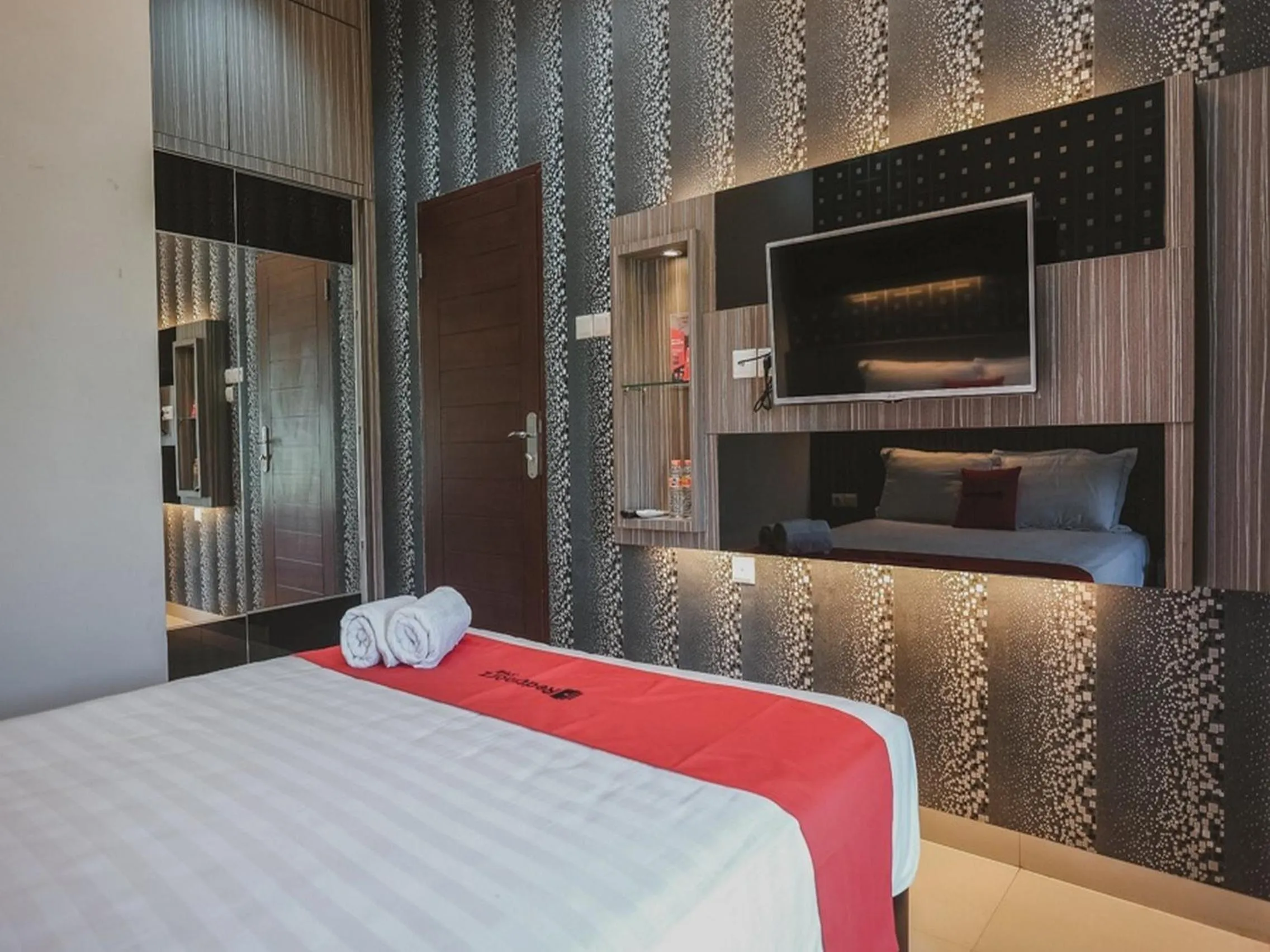 Bedroom, Bed in RedDoorz @ Jamin Ginting Medan