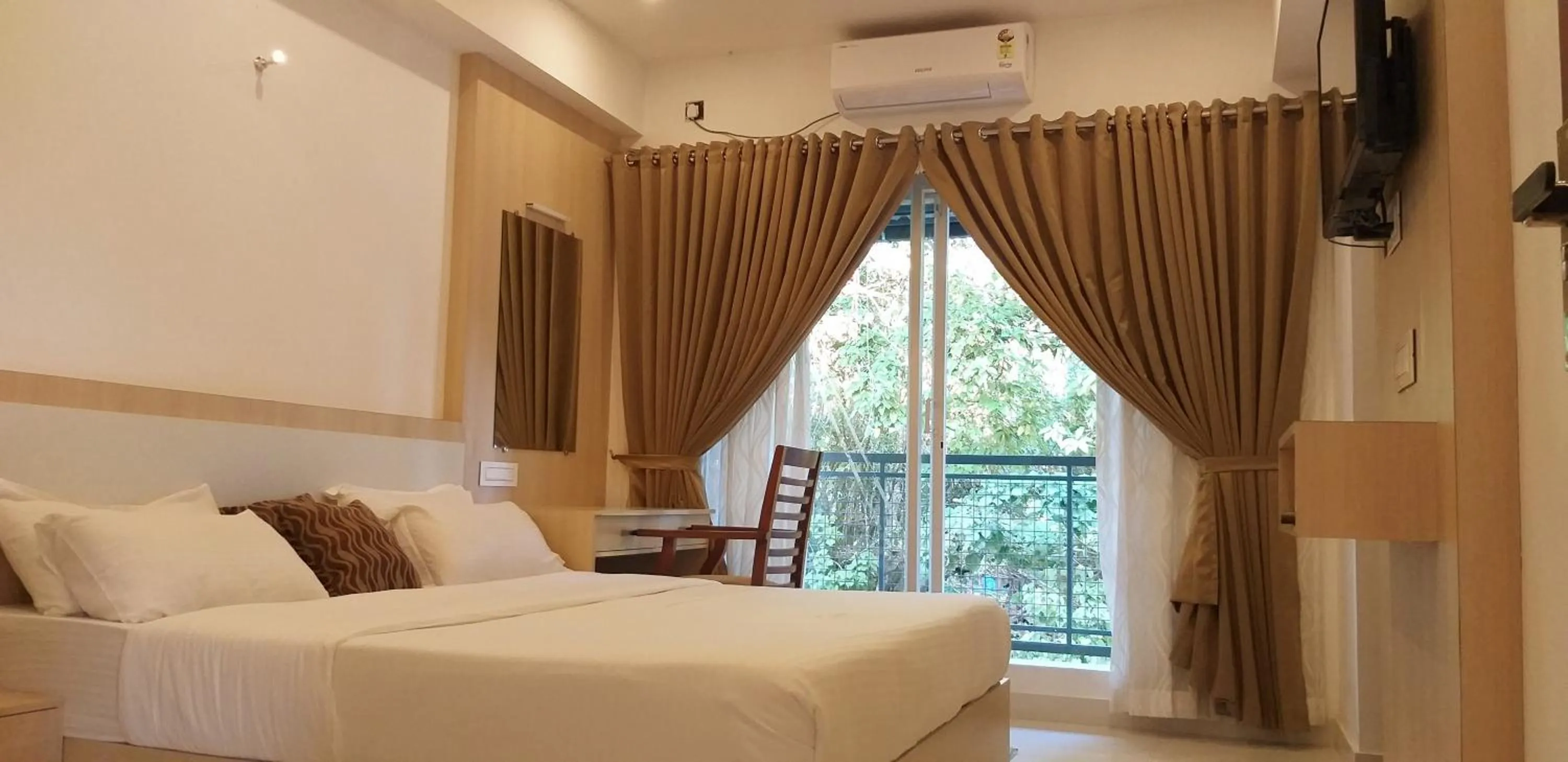 Bedroom, Bed in Athirappilly Rainland Resort