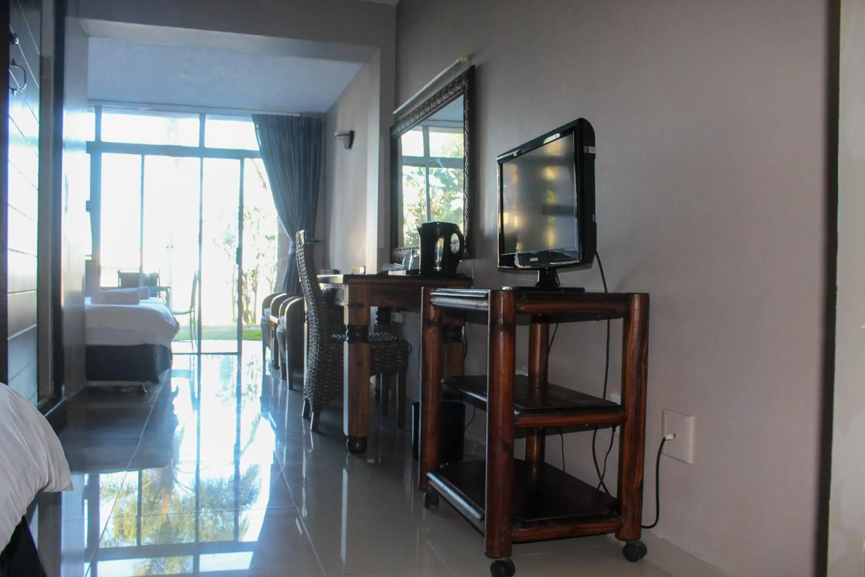 Family Room with Balcony in Margate Hotel Family Room with Balcony in Margate Hotel