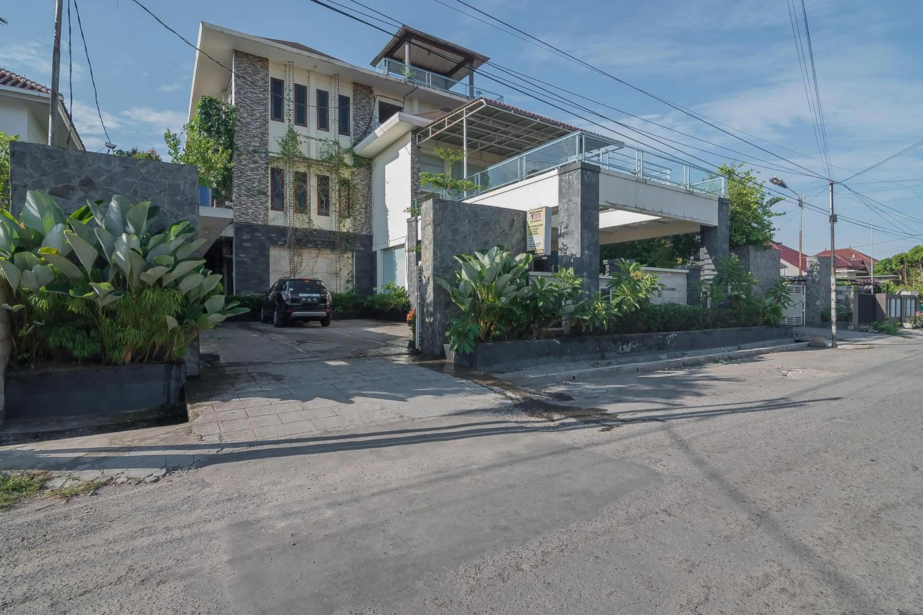 Property logo or sign in RedDoorz Plus near Cambridge City Square 2 Medan