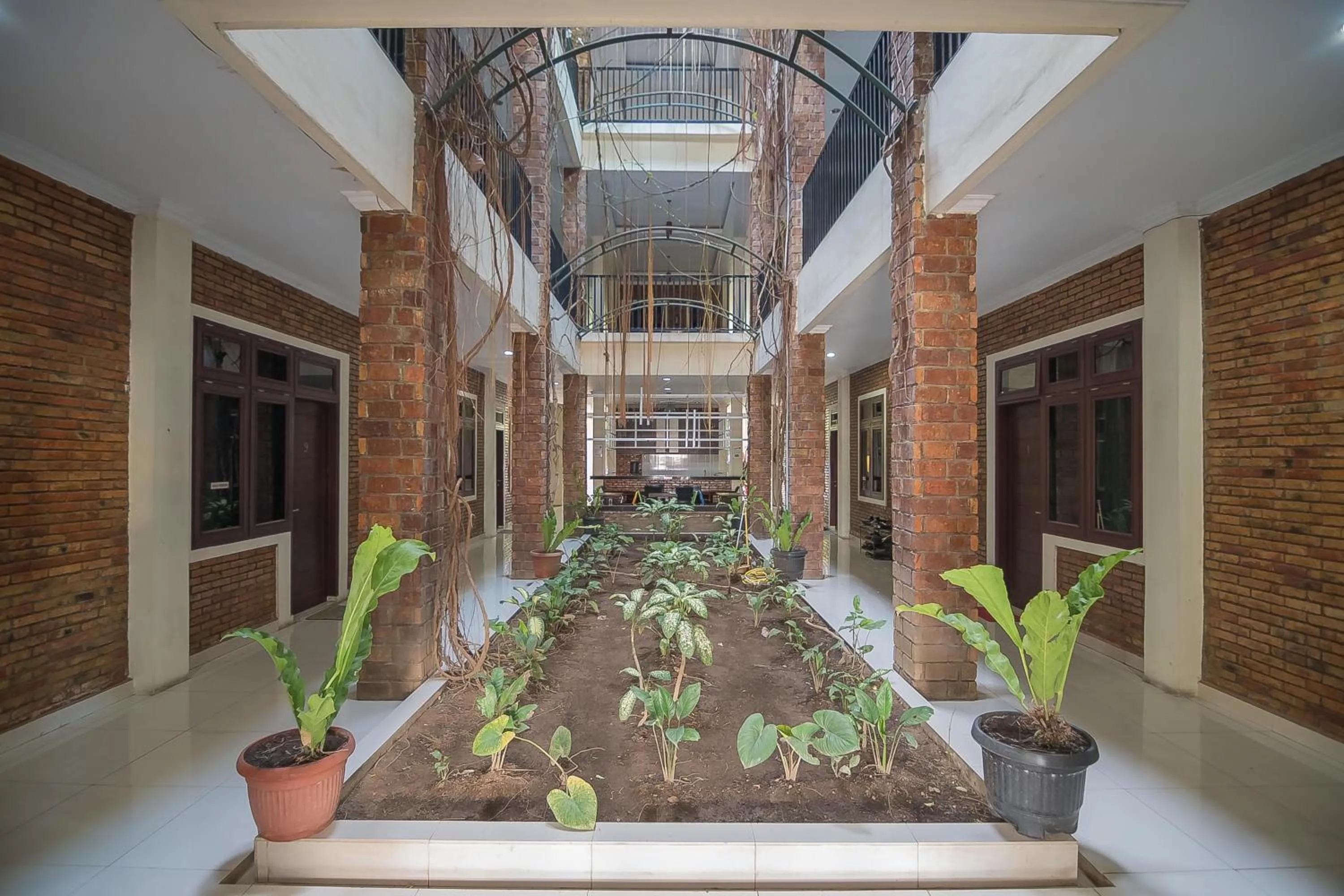 RedDoorz Plus near Cambridge City Square 2 Medan