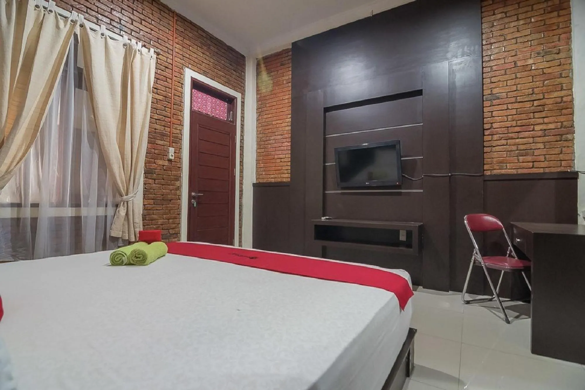 Bed in RedDoorz Plus near Cambridge City Square 2 Medan