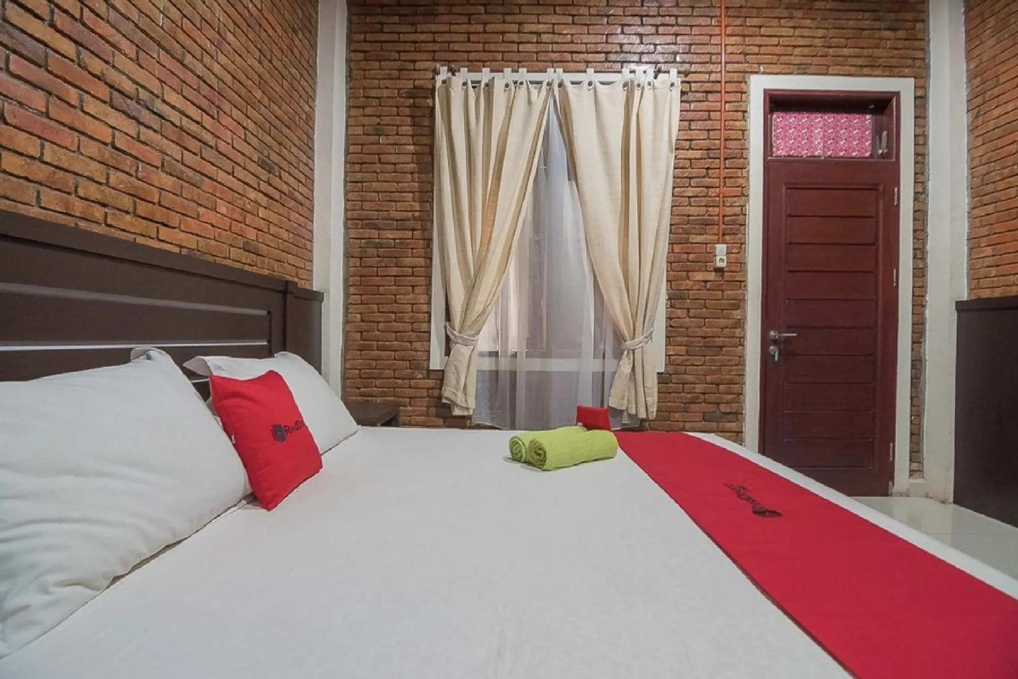Bed in RedDoorz Plus near Cambridge City Square 2 Medan