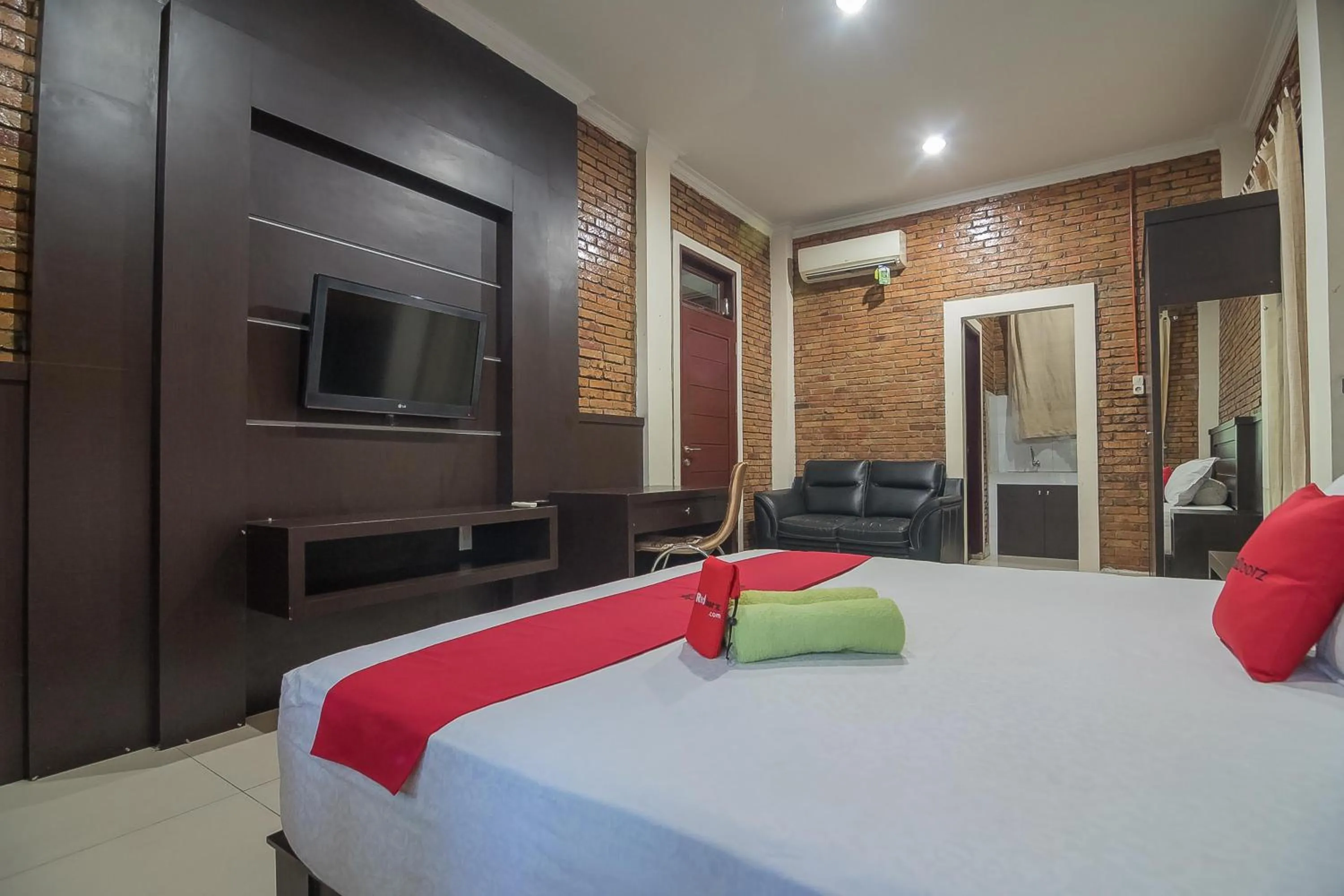Bed in RedDoorz Plus near Cambridge City Square 2 Medan