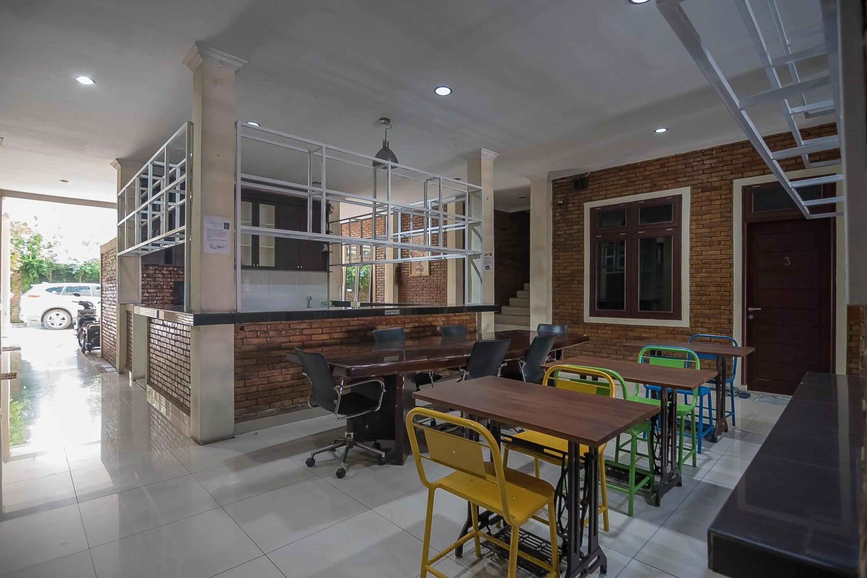 RedDoorz Plus near Cambridge City Square 2 Medan