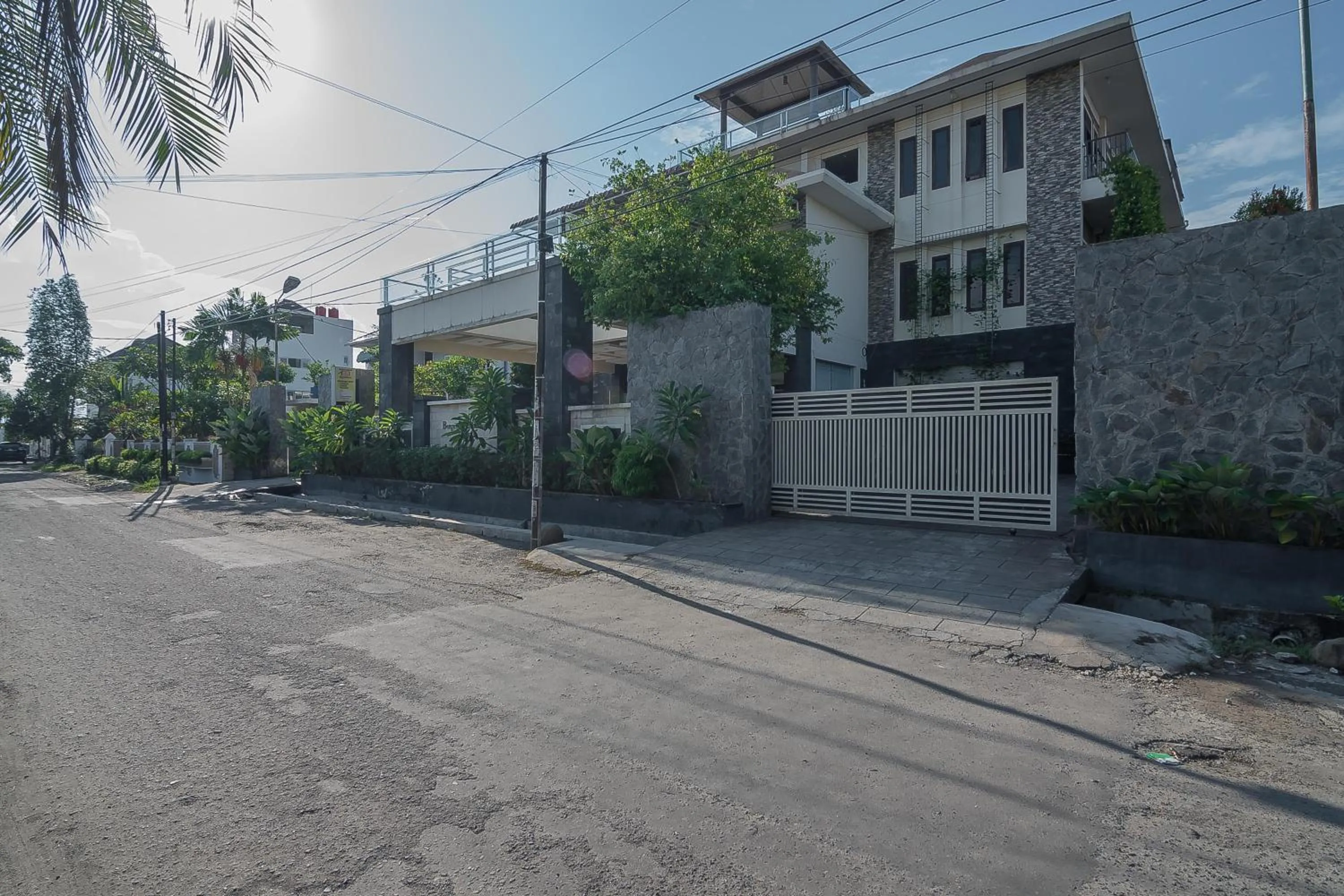 Property logo or sign in RedDoorz Plus near Cambridge City Square 2 Medan