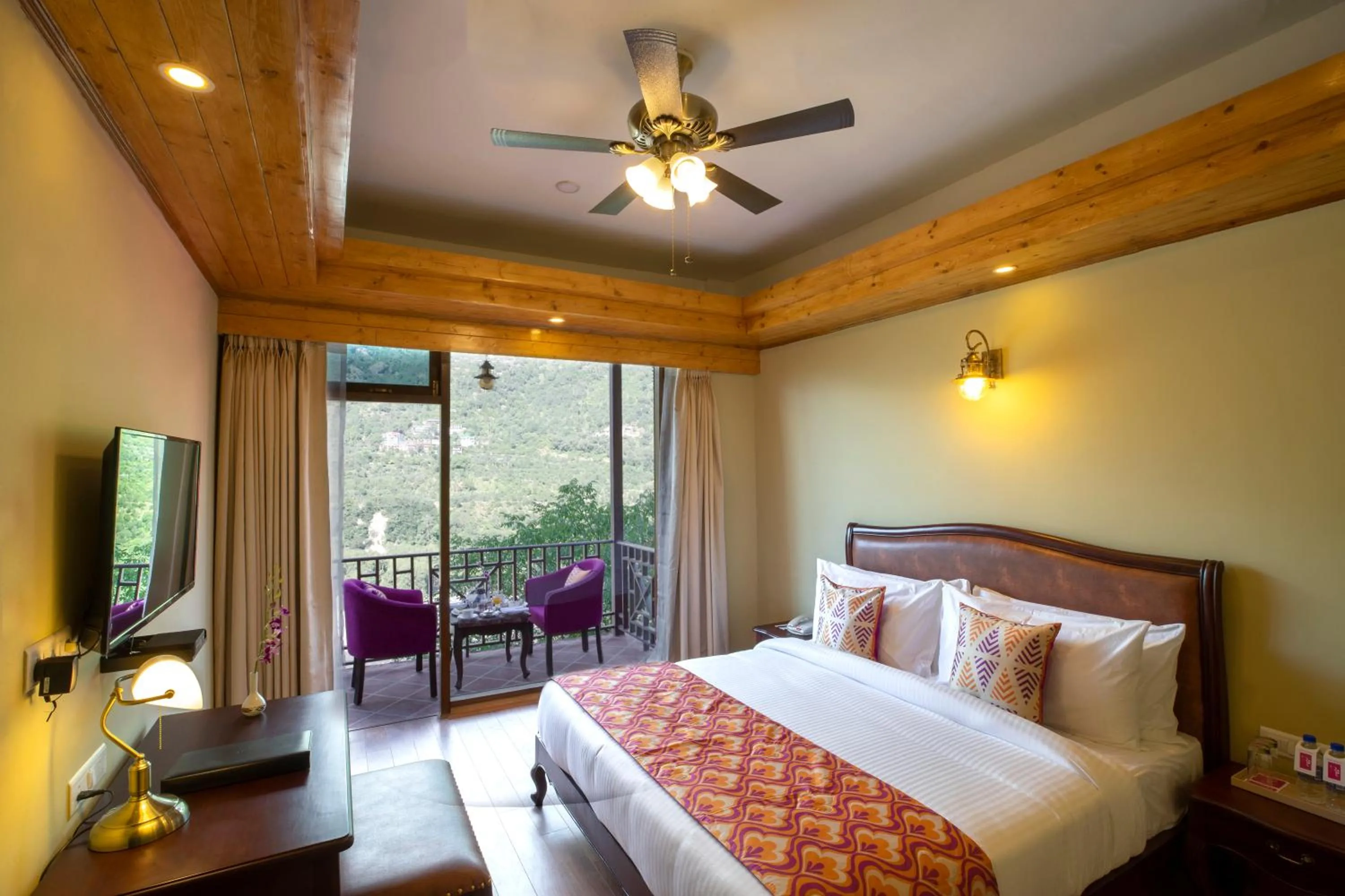 Photo of the whole room, Bed in Regenta Inn by Riverside Manali