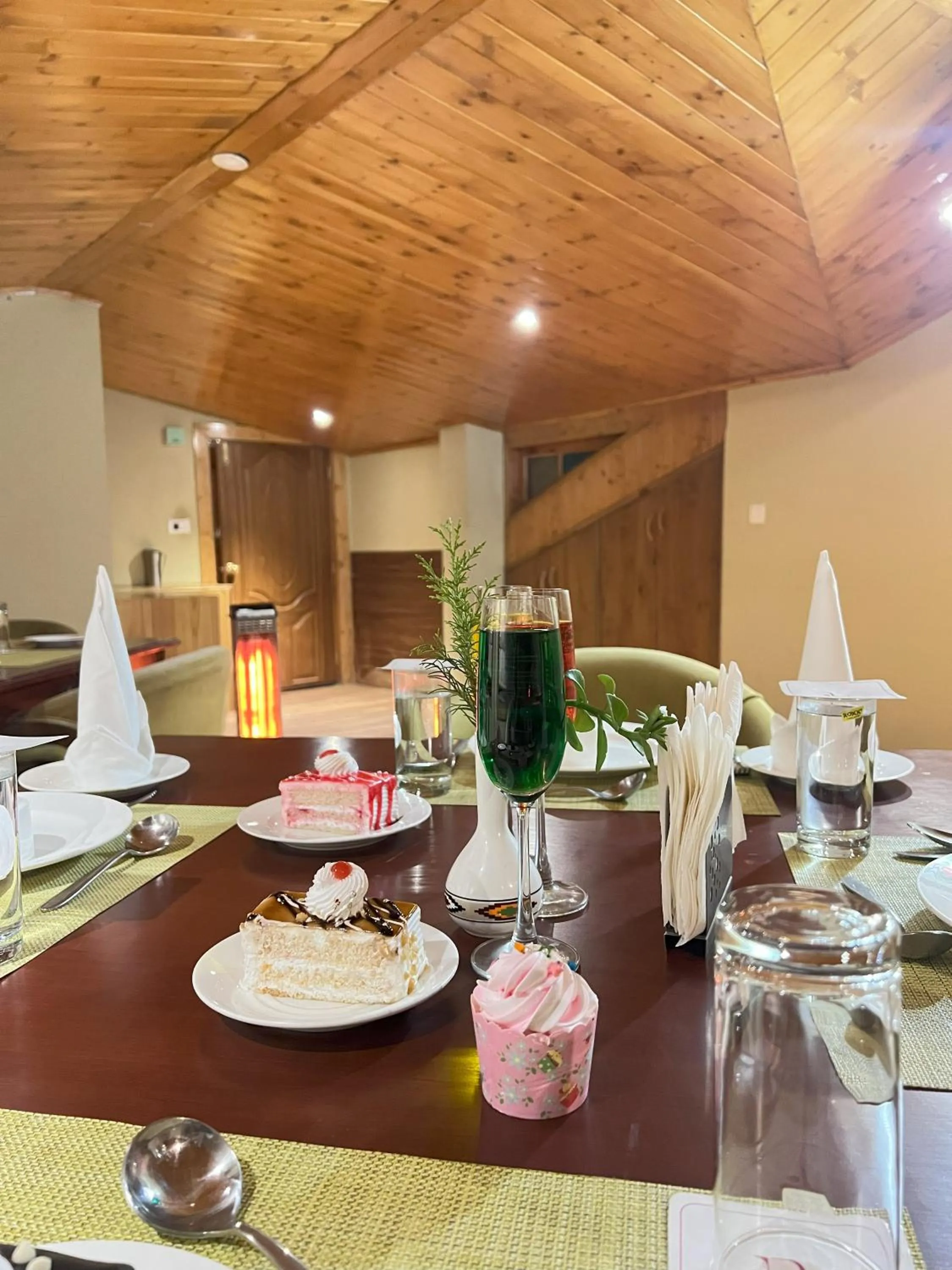 Restaurant/places to eat in Regenta Inn by Riverside Manali