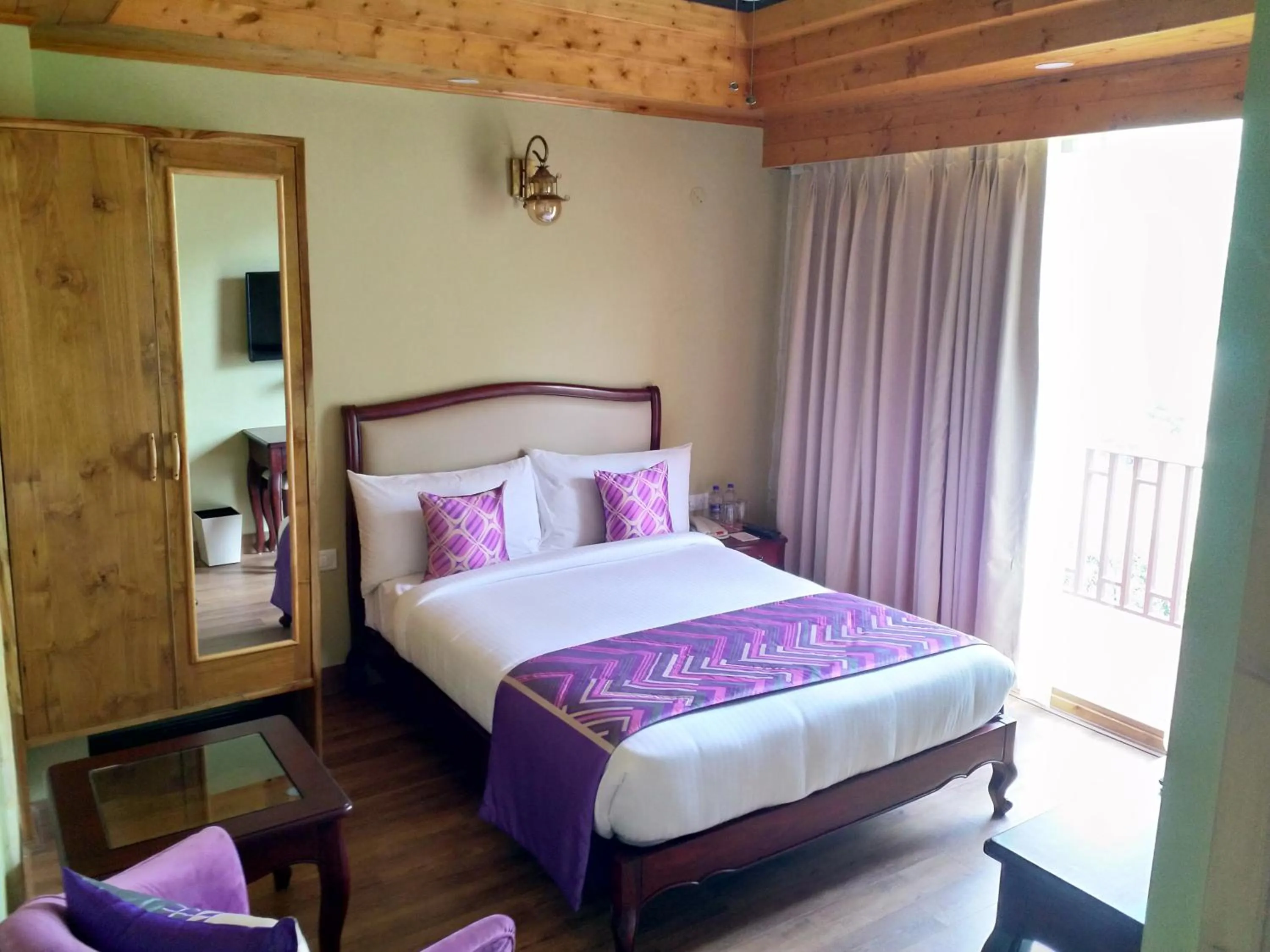 Bed in Regenta Inn by Riverside Manali