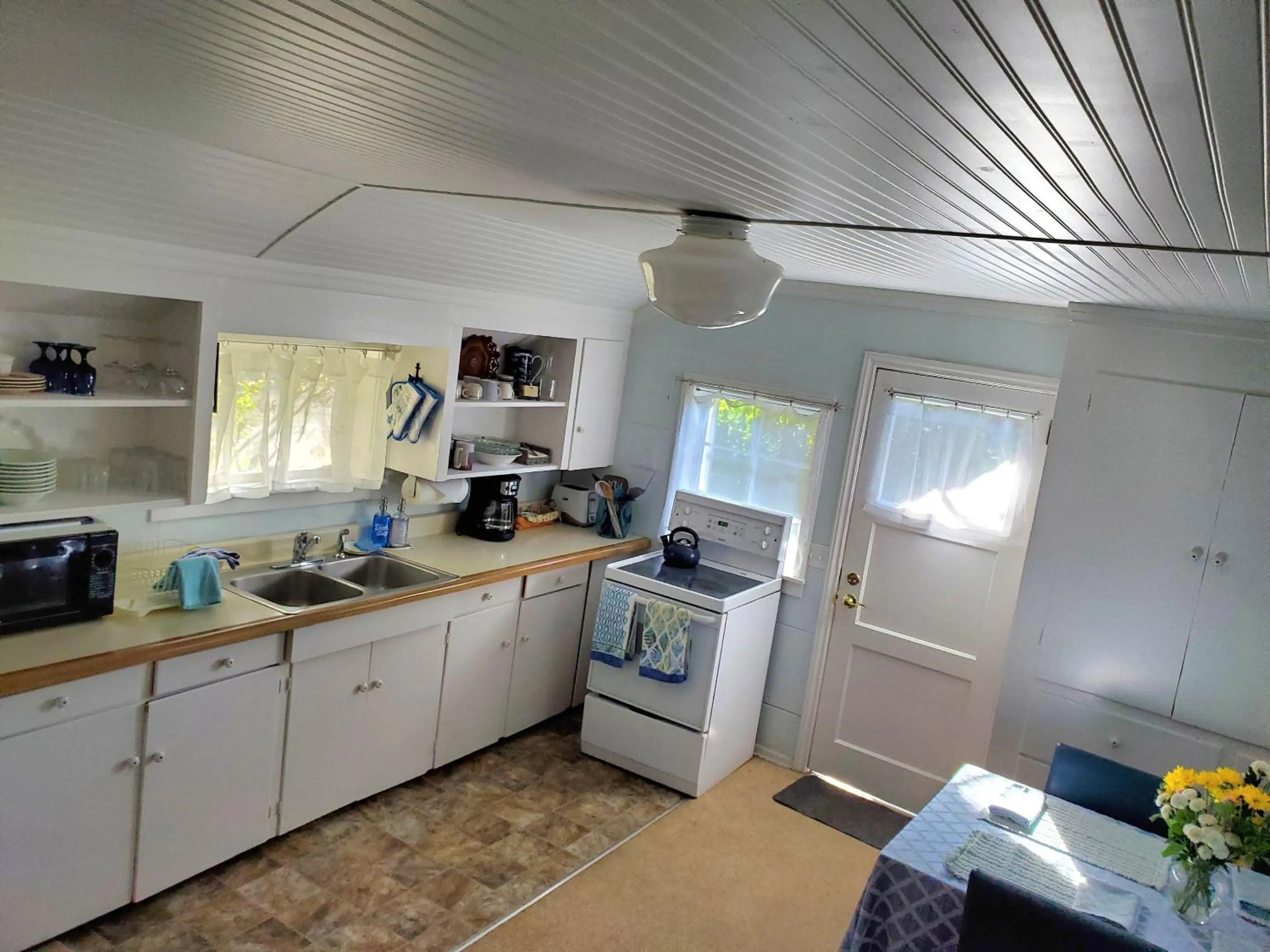 Kitchen or kitchenette in Bay Cottage Getaway