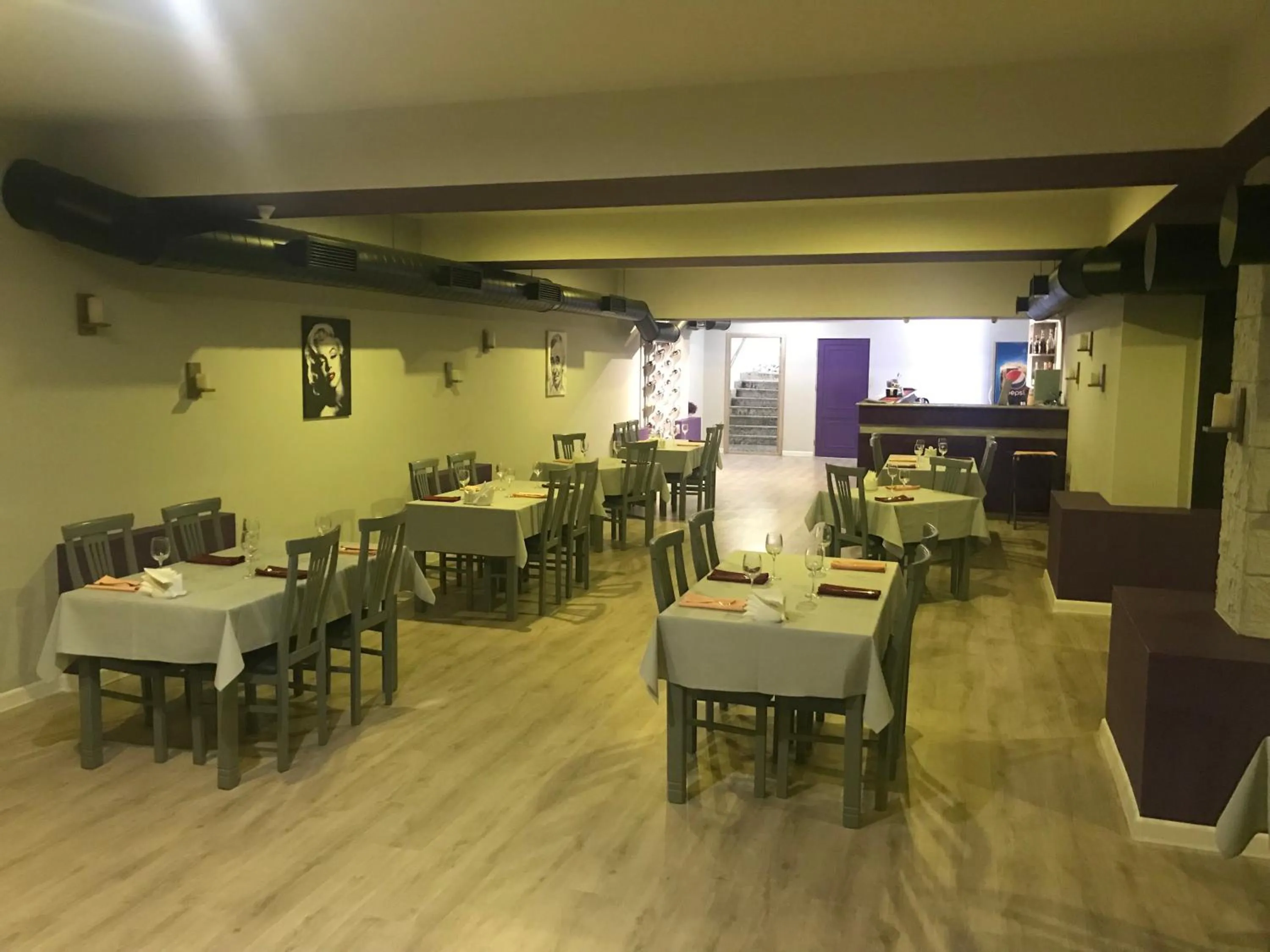 Restaurant/places to eat in Teryan Pushkin Apart Hotel