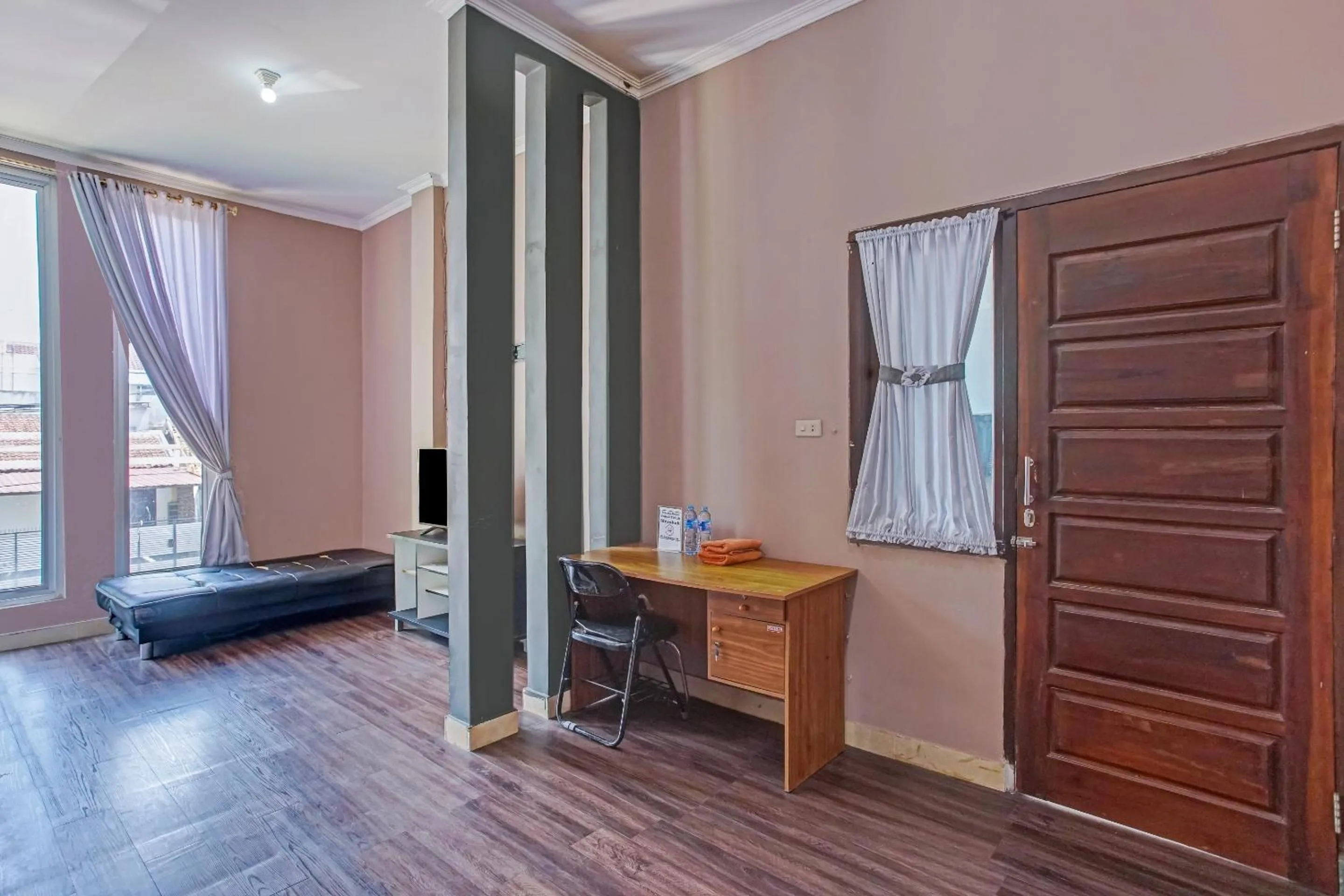 Bedroom, Bed in Hotel O Enggal Near Gor Saburai Formerly Hotel Pelangi