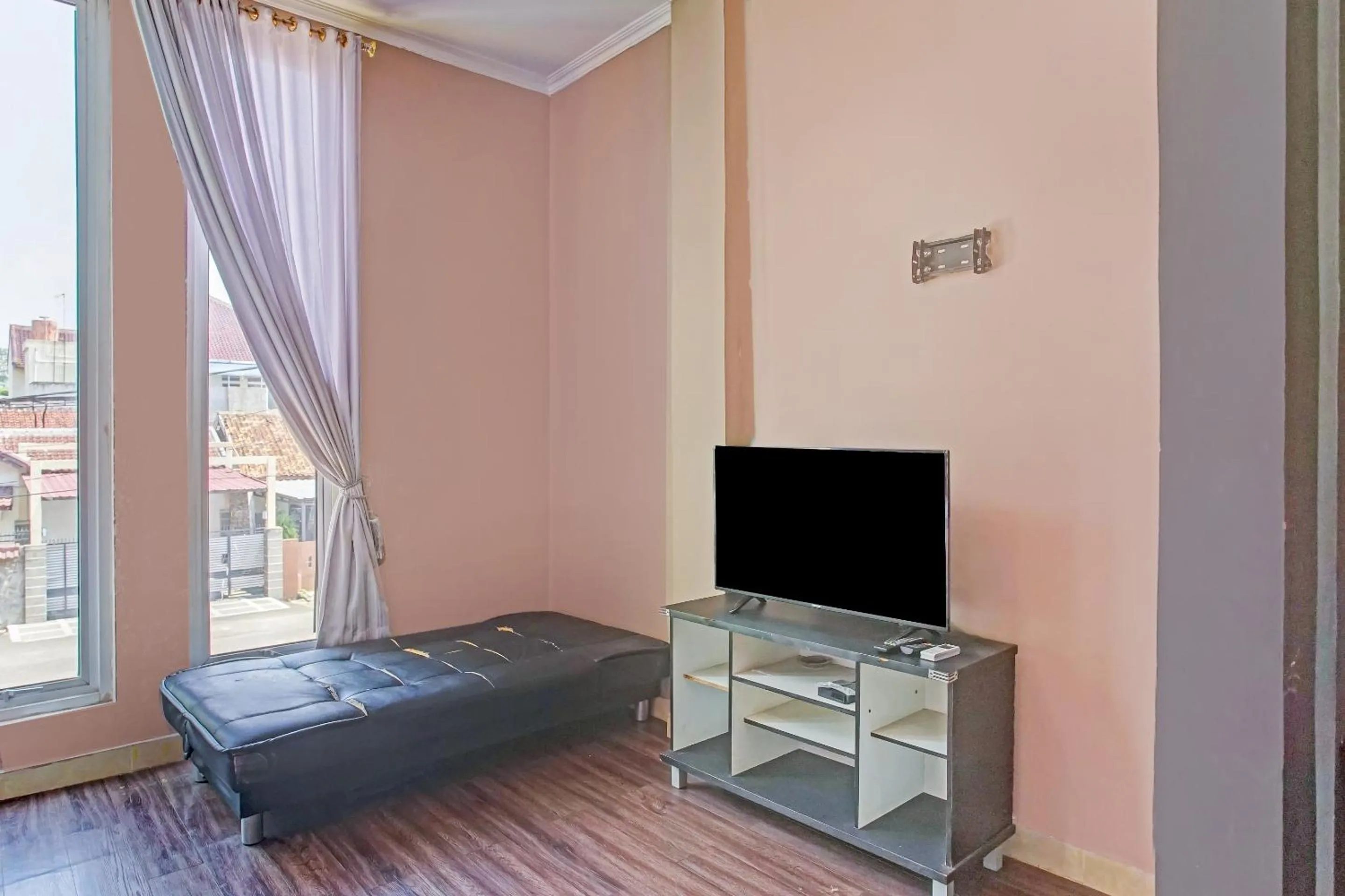 Bedroom, Bed in Hotel O Enggal Near Gor Saburai Formerly Hotel Pelangi