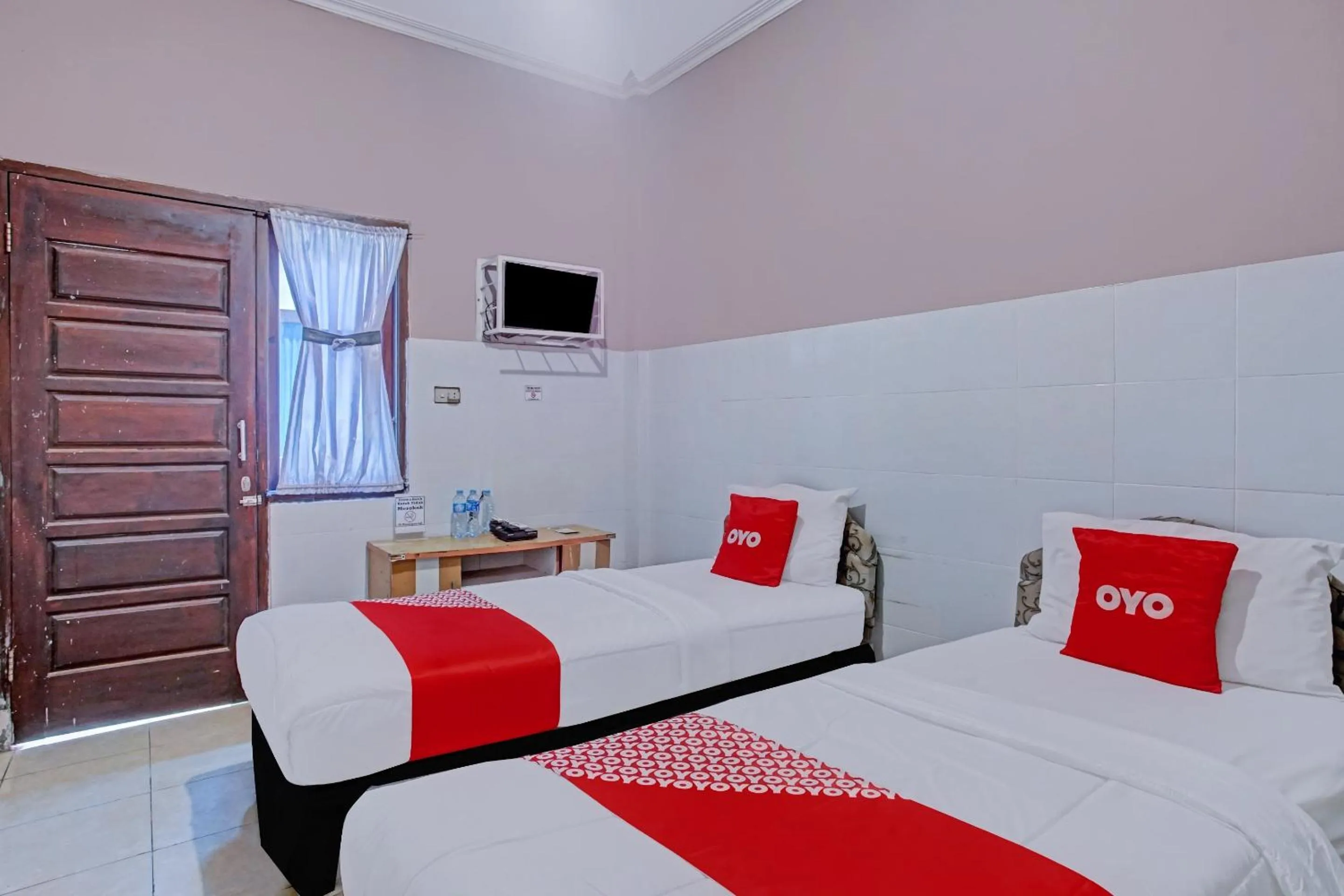 Bedroom, Bed in Hotel O Enggal Near Gor Saburai Formerly Hotel Pelangi