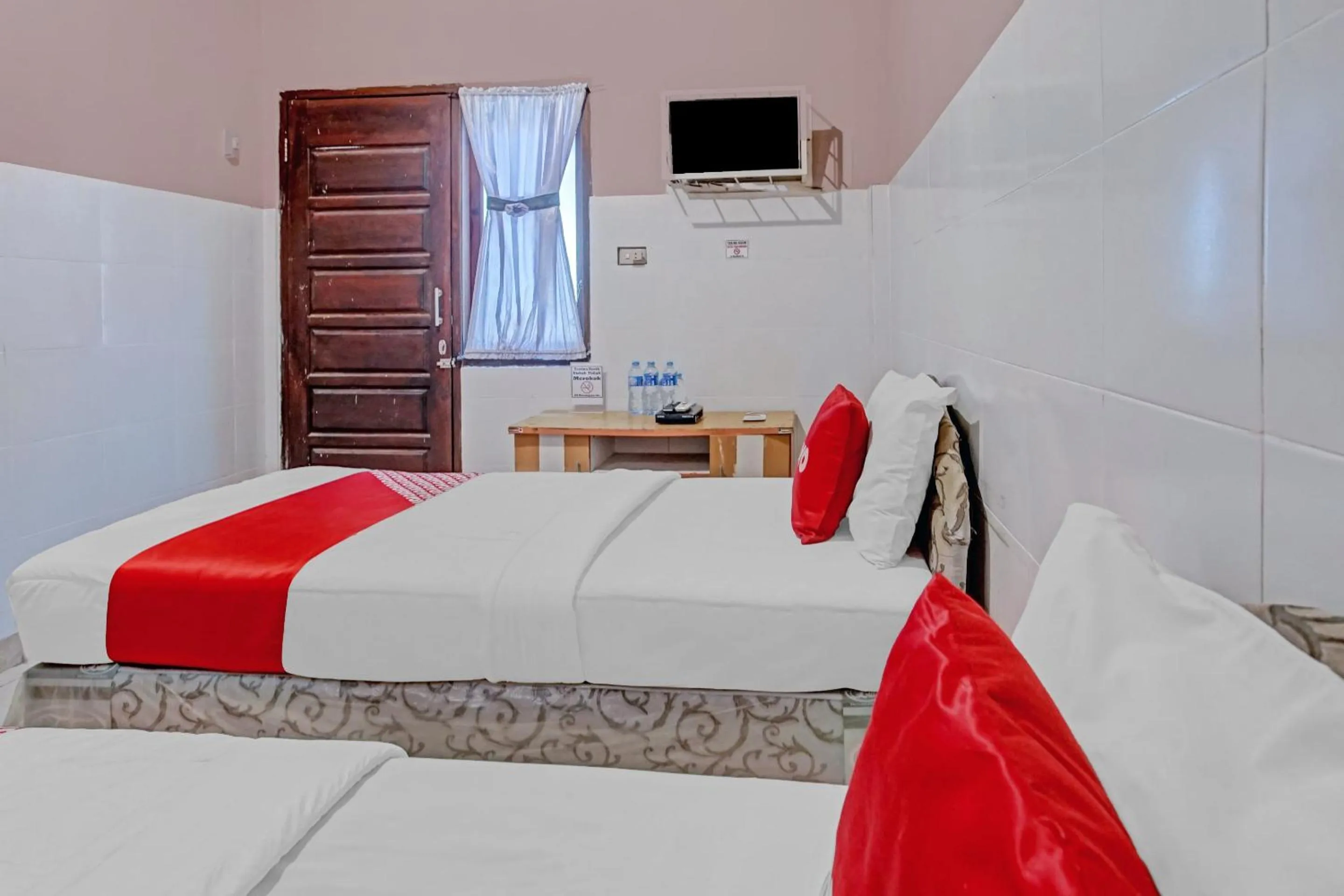 Bedroom, Bed in Hotel O Enggal Near Gor Saburai Formerly Hotel Pelangi