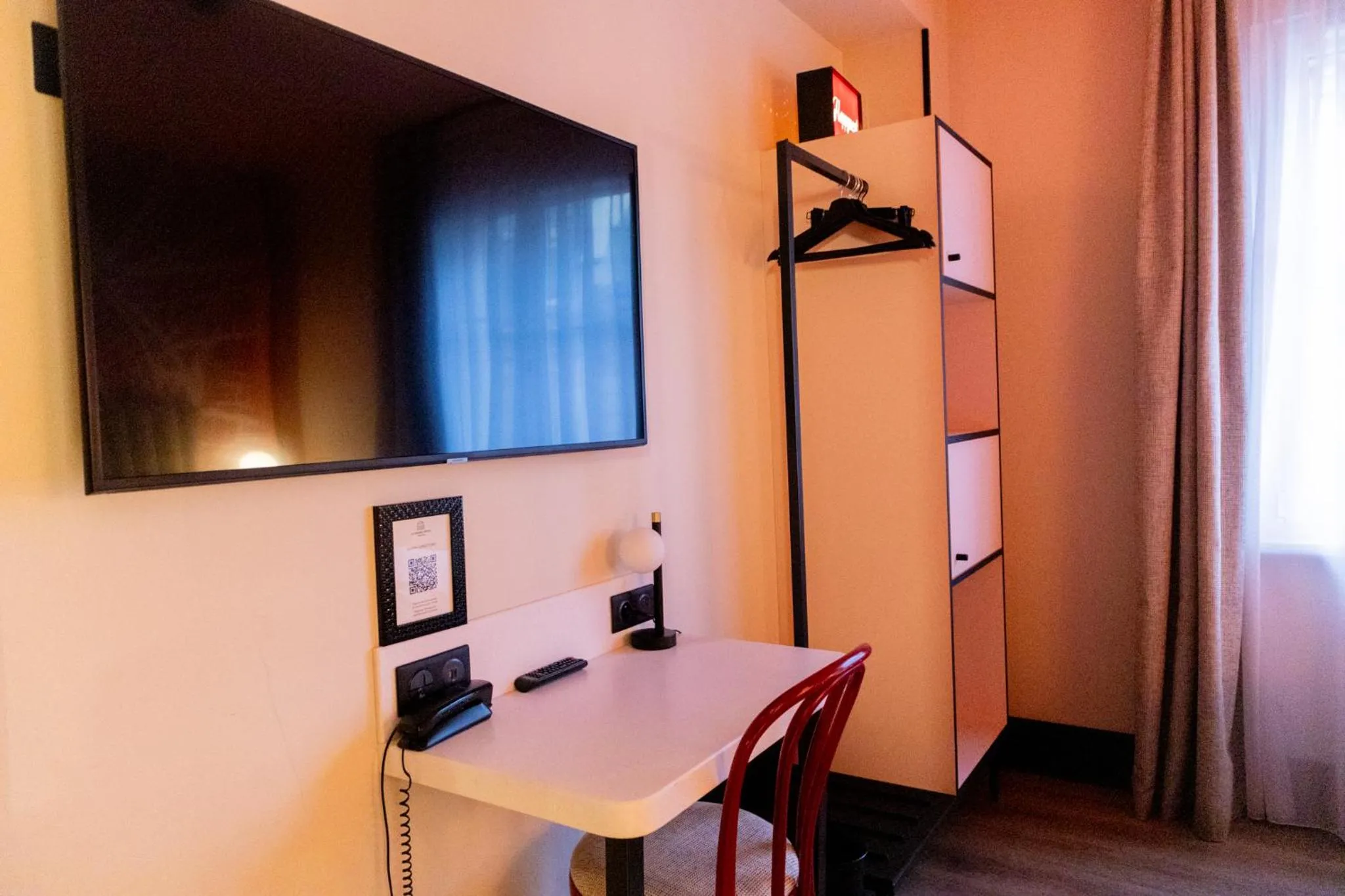 Photo of the whole room in Le Grand Hotel