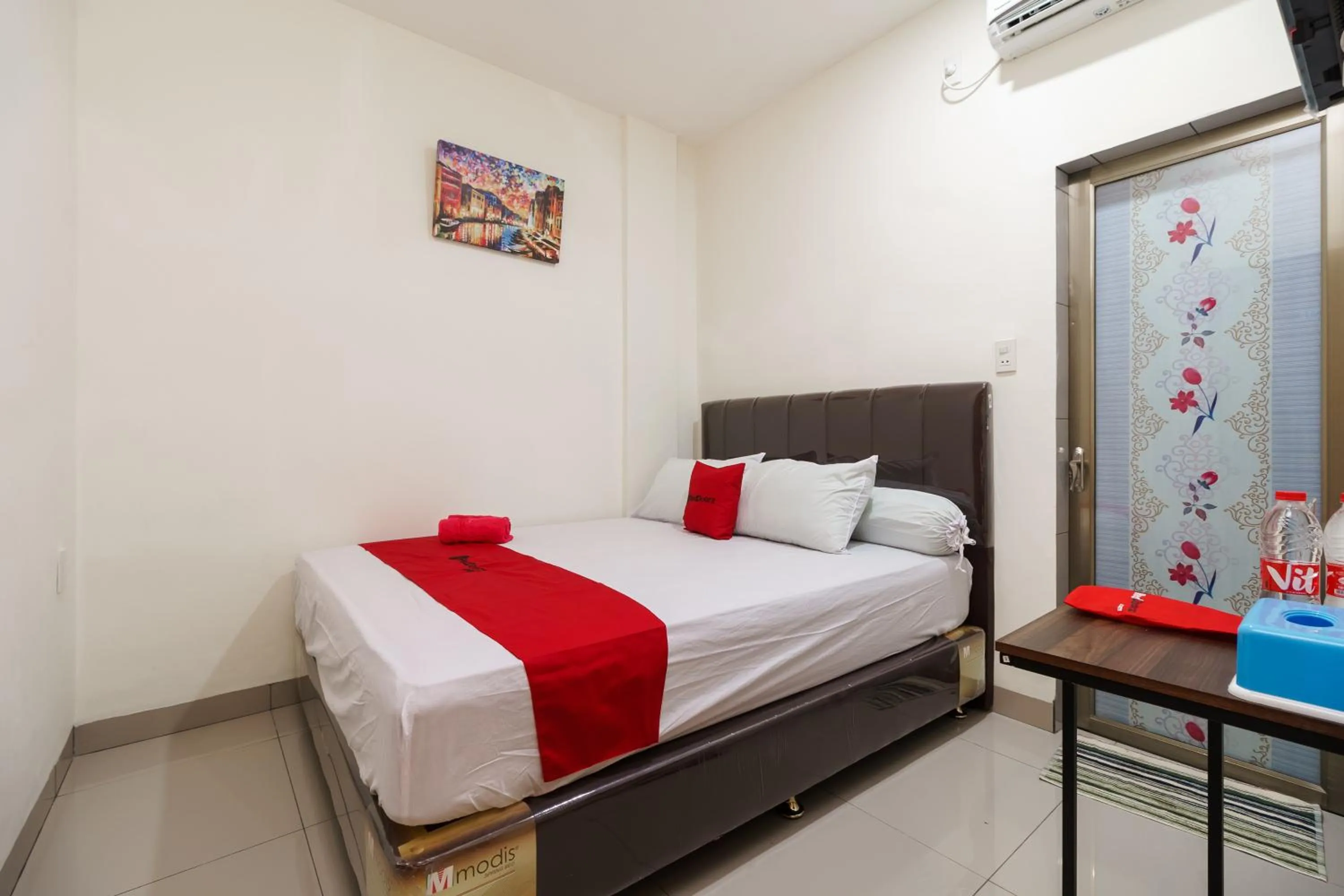 Bedroom in RedDoorz Syariah near Universitas Serambi Mekkah