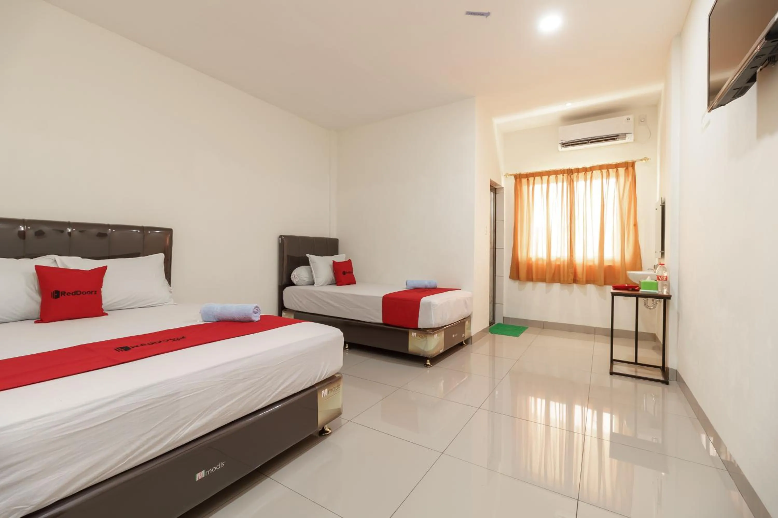 Bedroom in RedDoorz Syariah near Universitas Serambi Mekkah