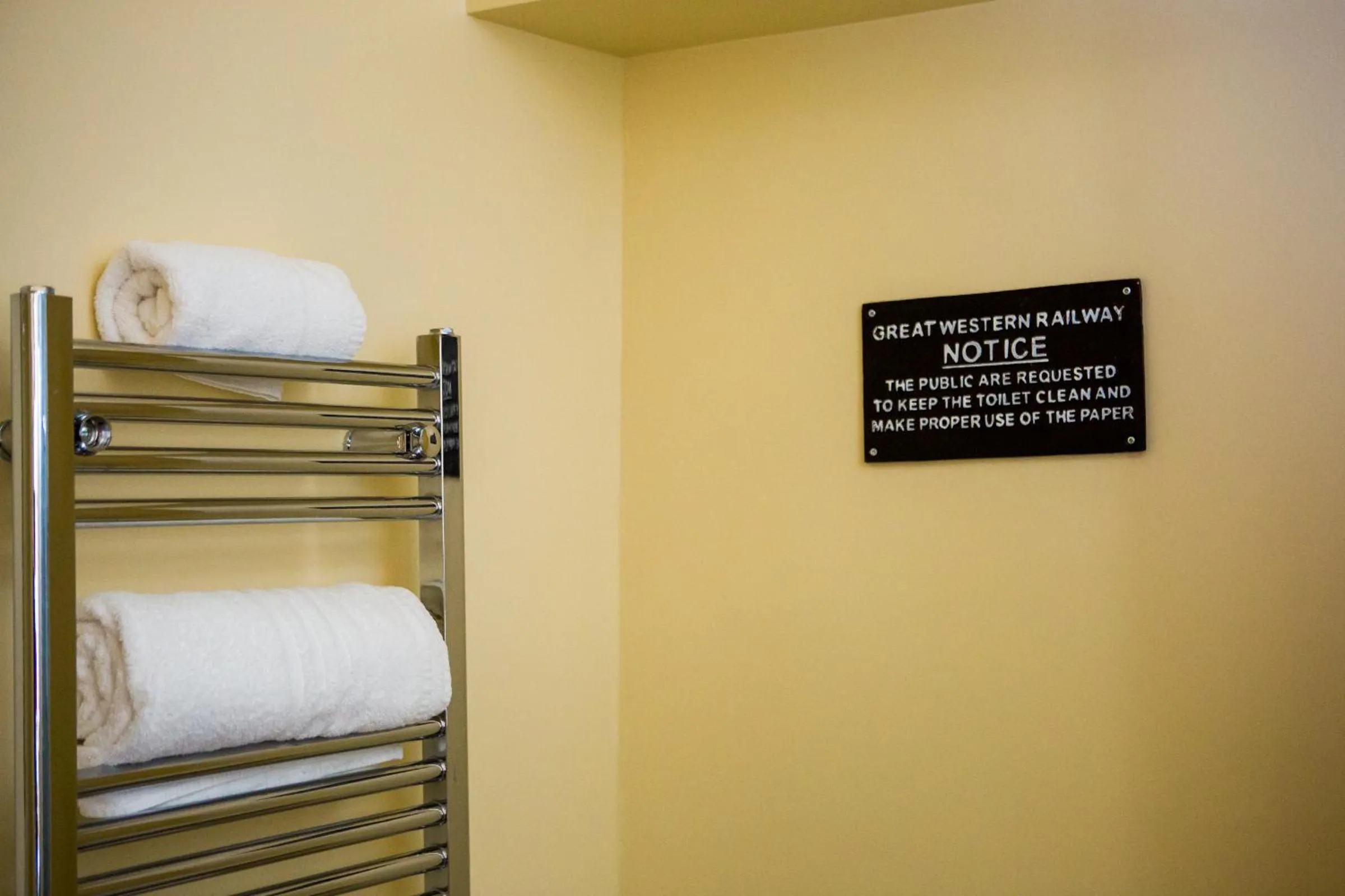 Bedroom, Bed in The Golden Lion Inn