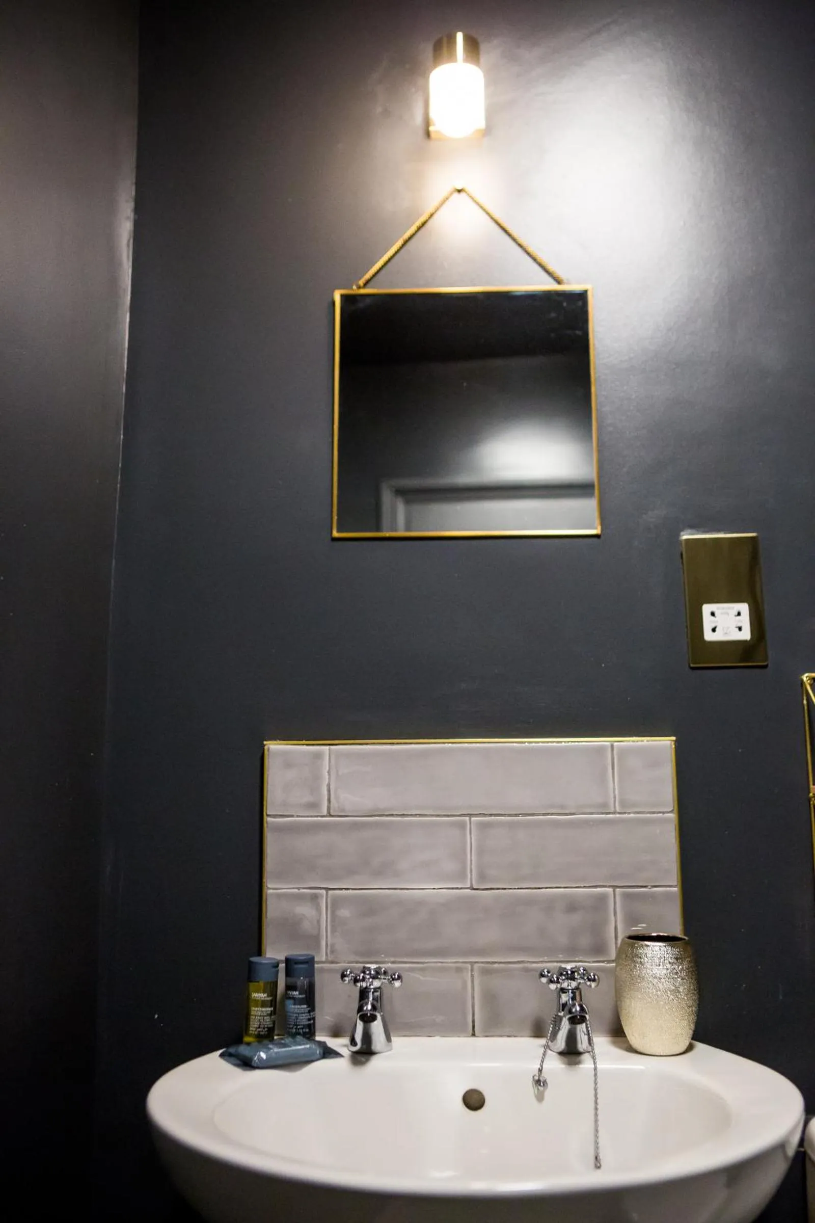 Bedroom in The Golden Lion Inn