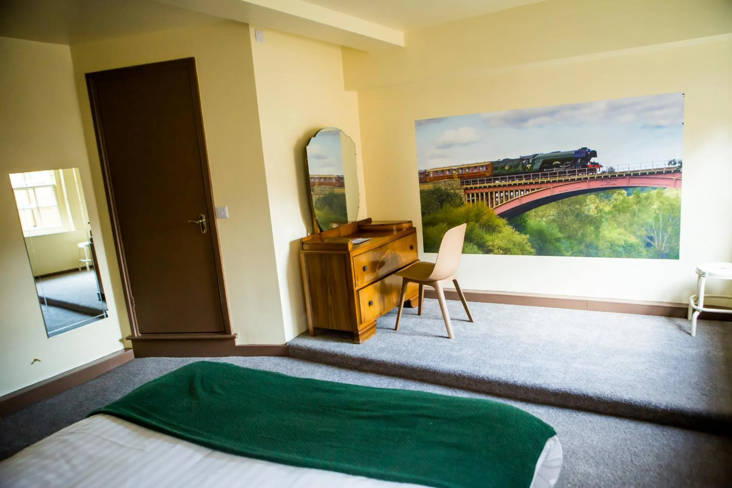Bedroom, Bed in The Golden Lion Inn