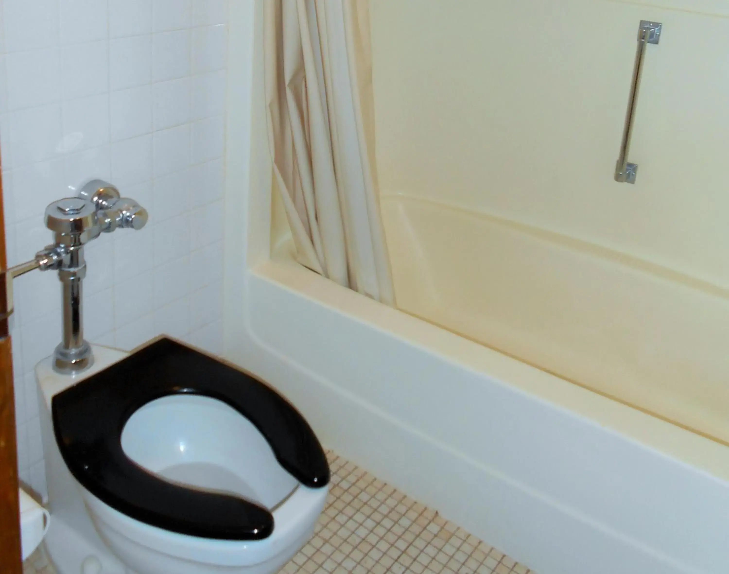 Standard Room with Two Double Beds - Smoking in Budget Inn Standard Room with Two Double Beds - Smoking in Budget Inn