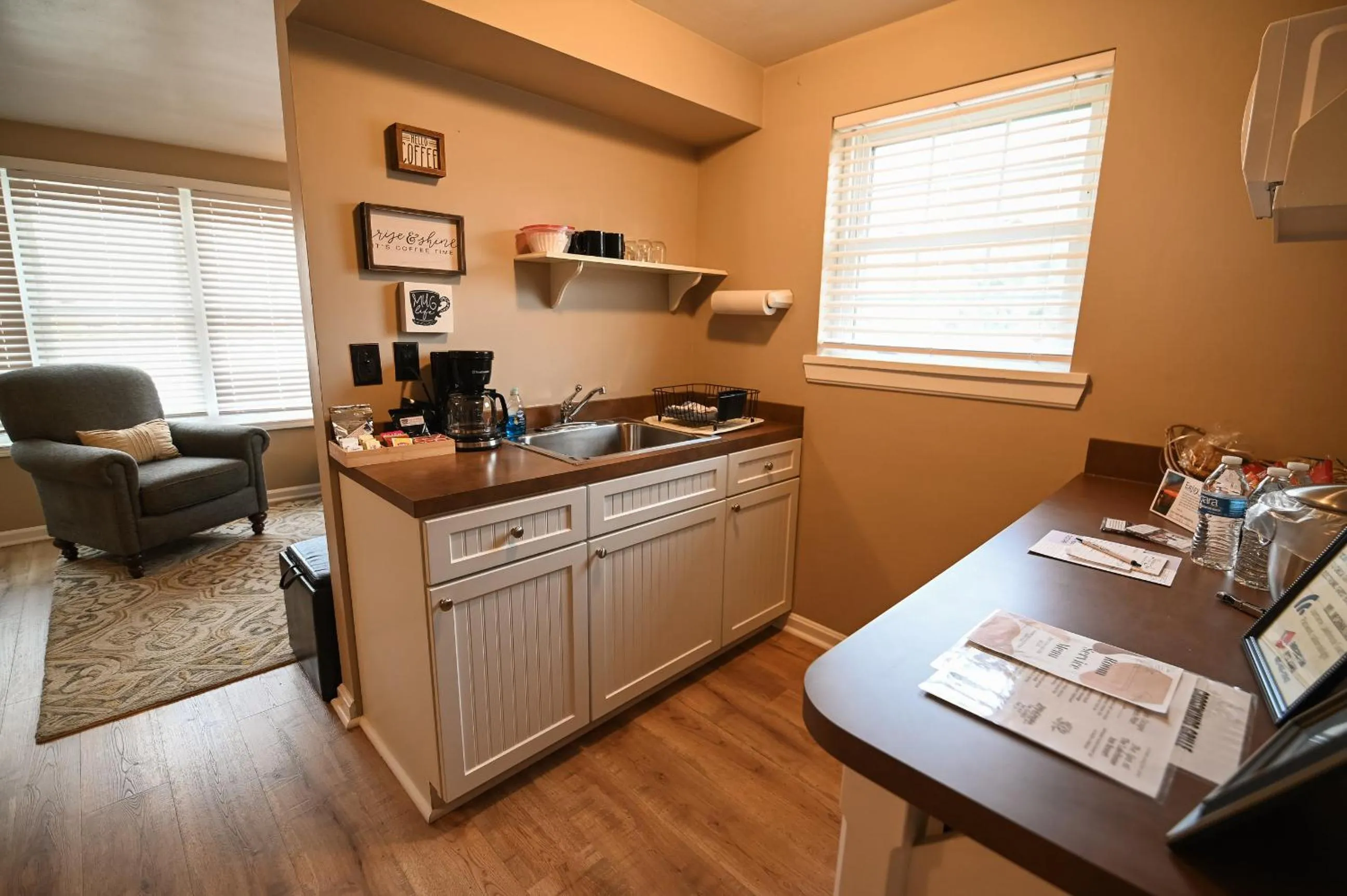 Kitchen or kitchenette in The Lakehouse Inn Geneva