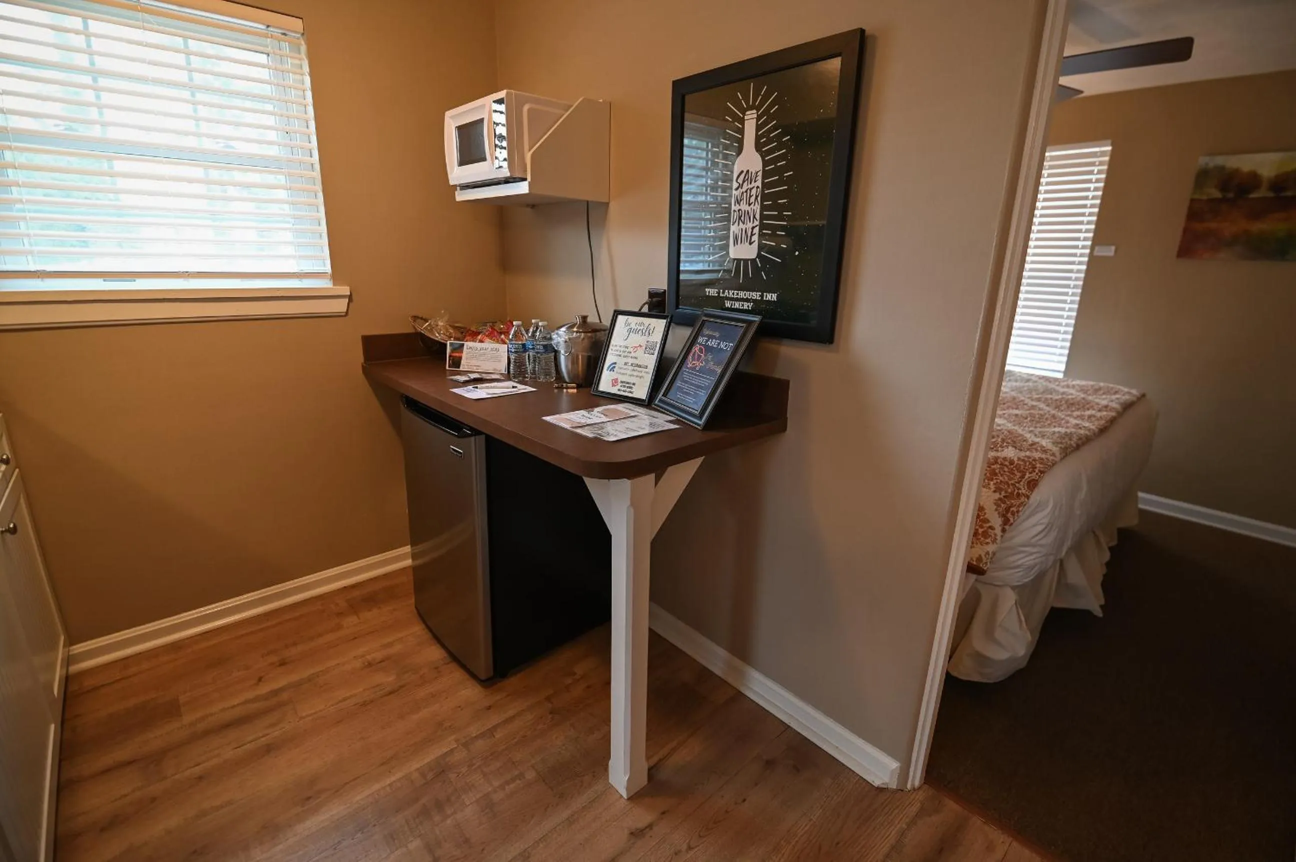 Kitchen or kitchenette in The Lakehouse Inn Geneva