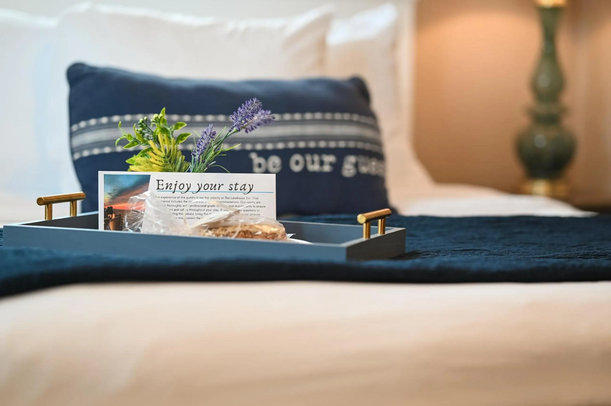 Bed in The Lakehouse Inn Geneva