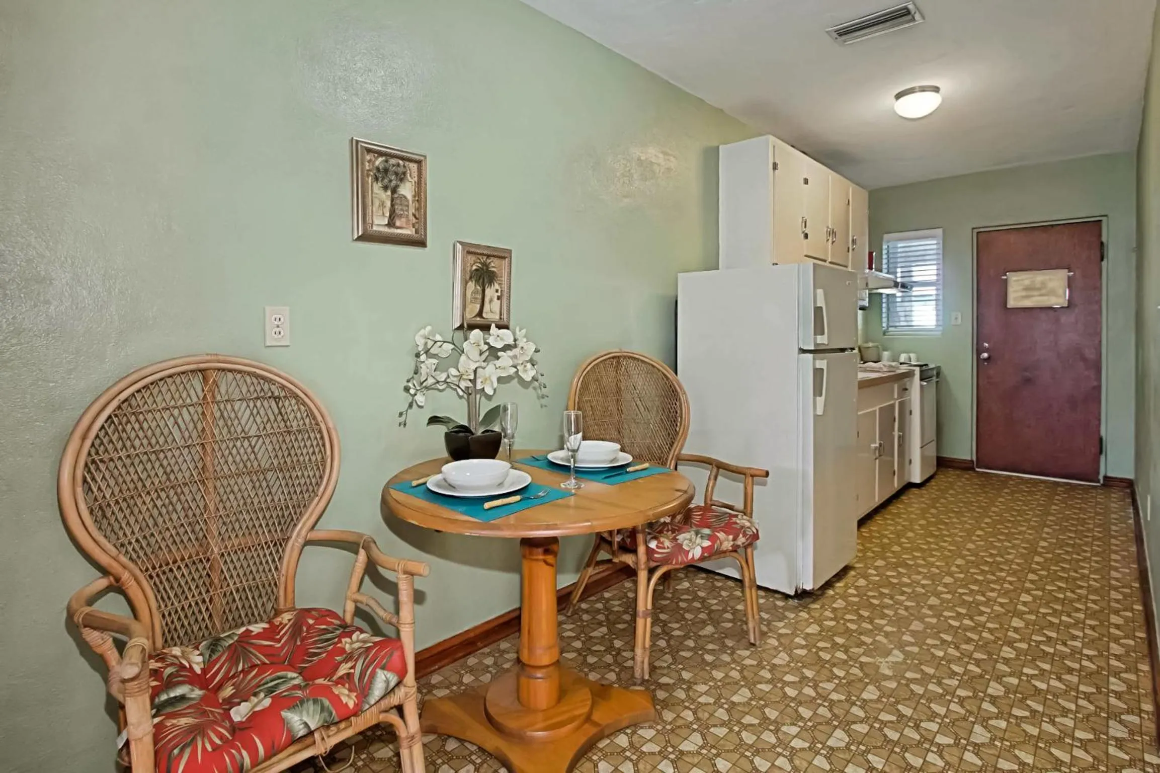 Kitchen or kitchenette in The Conch House Marina Resort