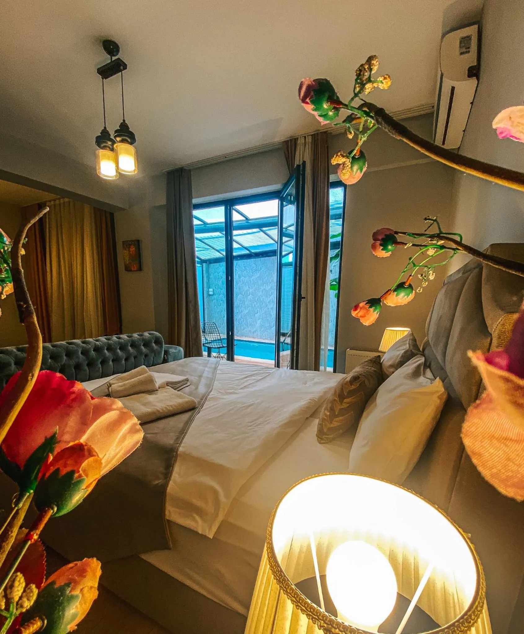 Bed in Green Hills Suites