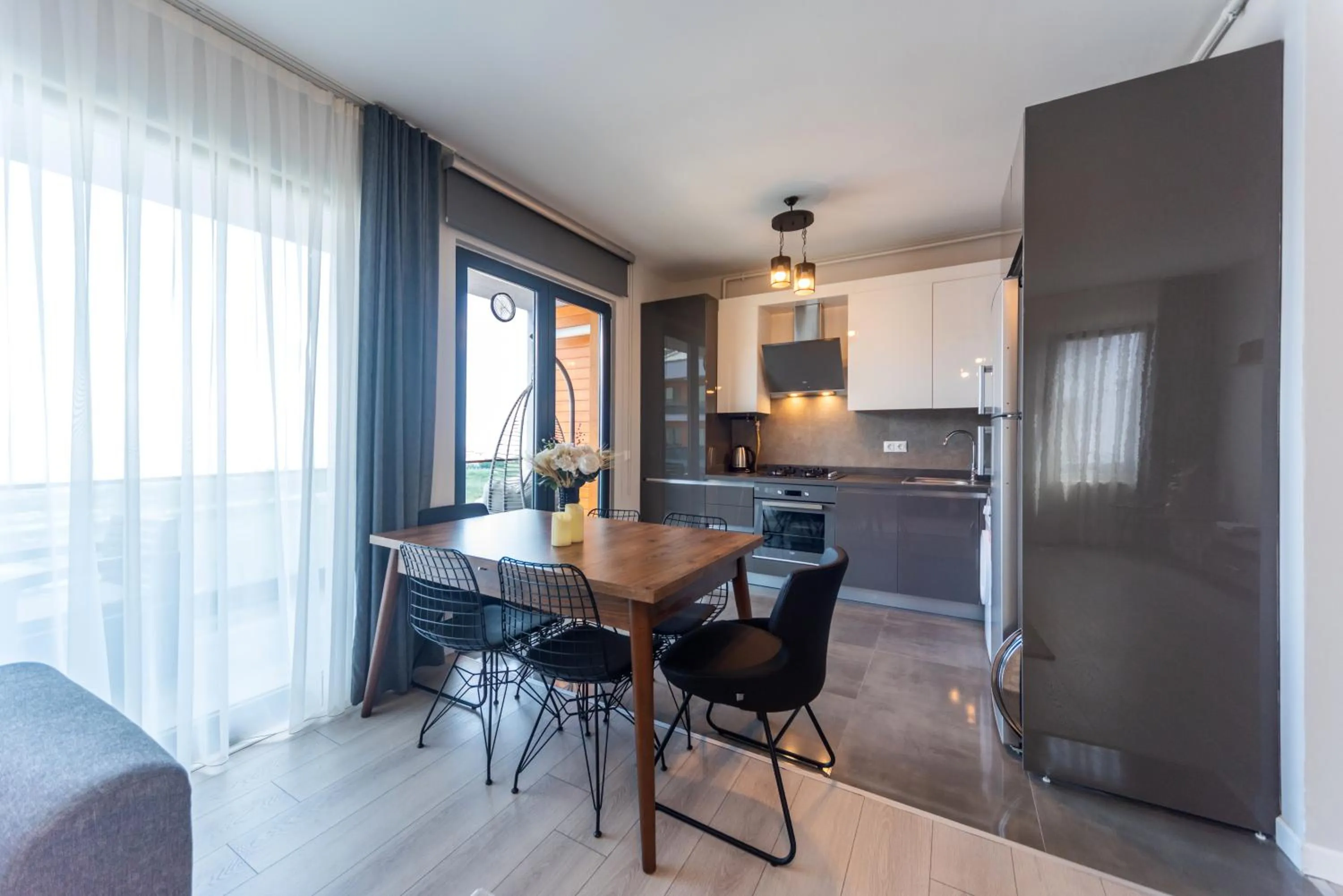 Kitchen or kitchenette in Green Hills Suites