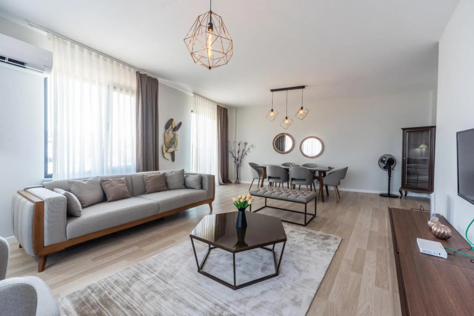 TV and multimedia in Green Hills Suites