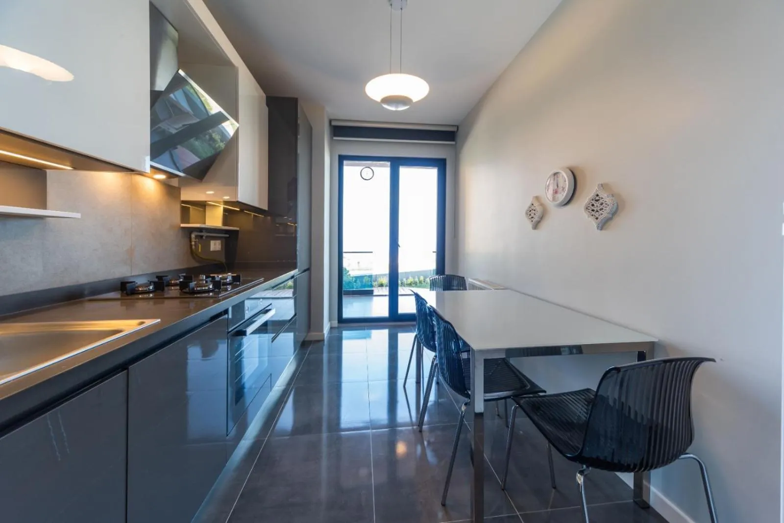 Kitchen or kitchenette in Green Hills Suites