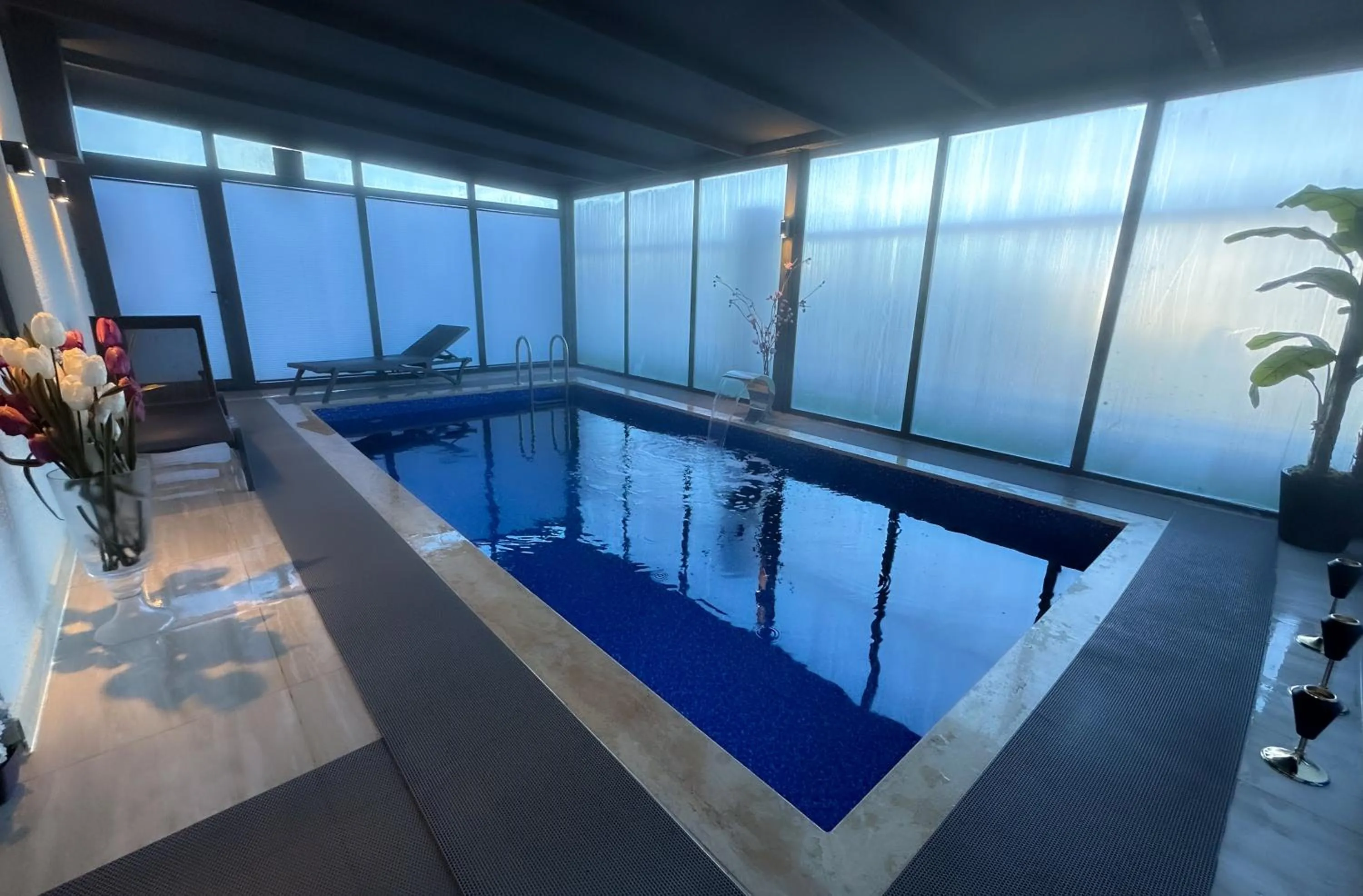 Swimming pool in Green Hills Suites