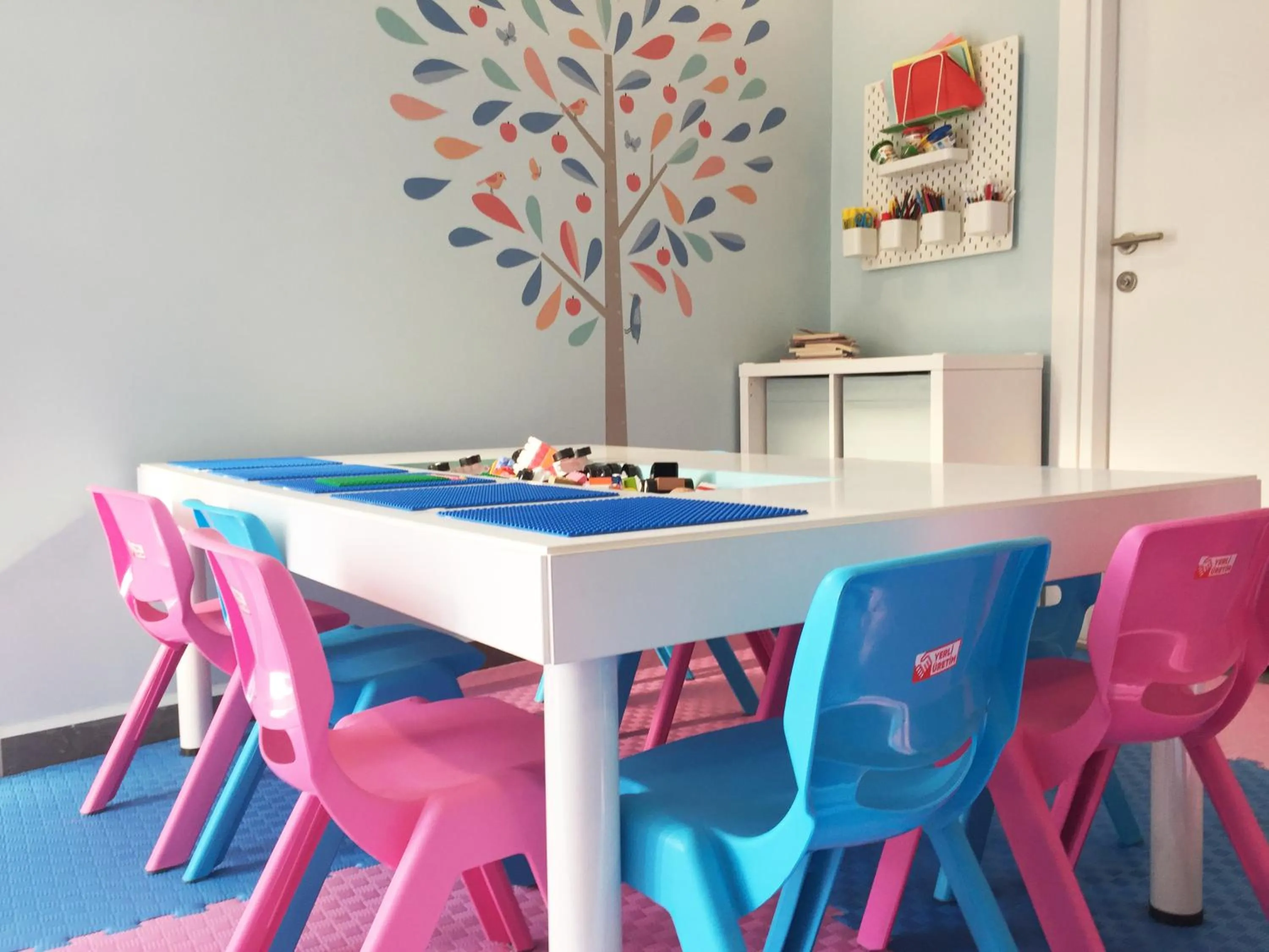 Kids's club in Green Hills Suites