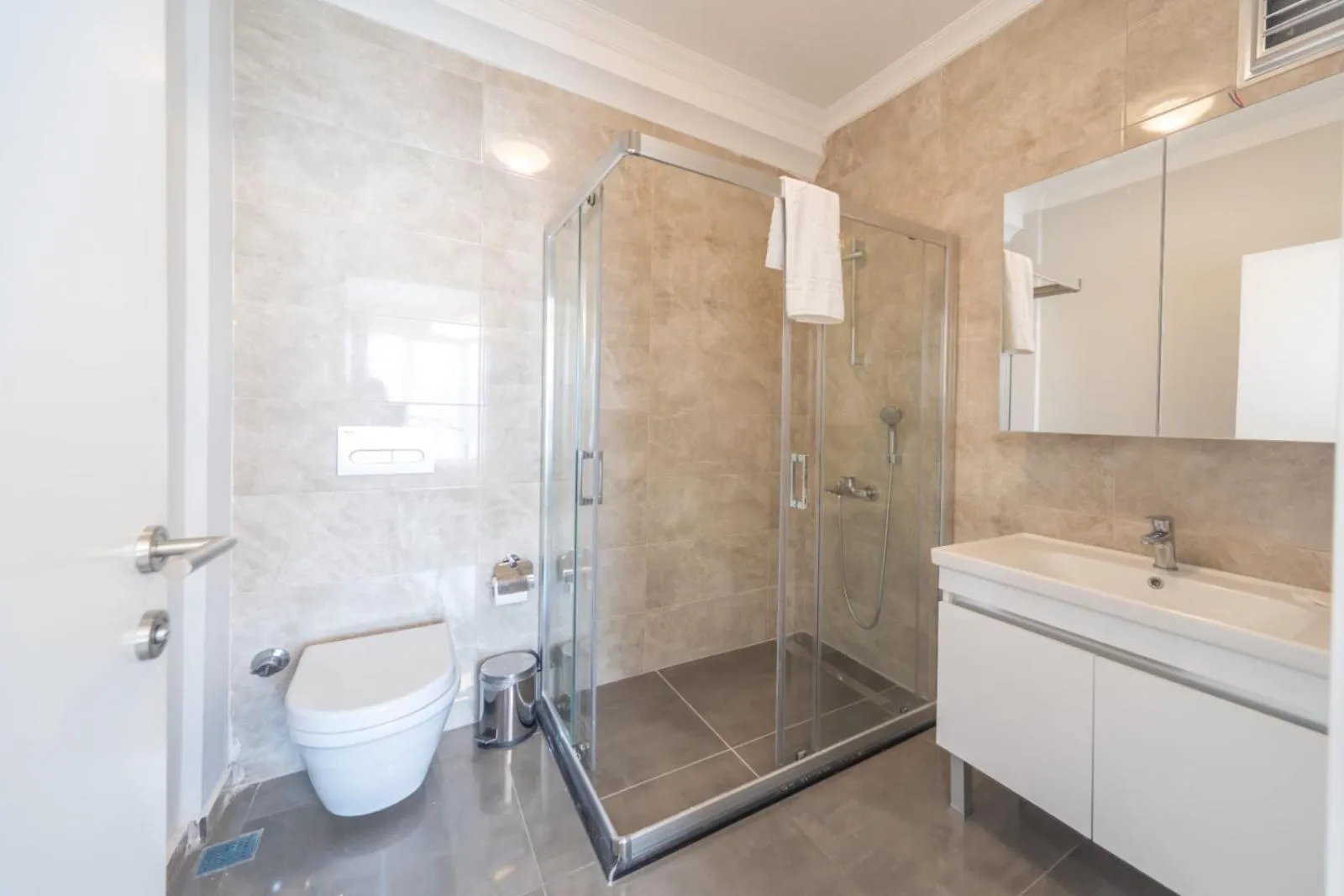 Shower in Green Hills Suites