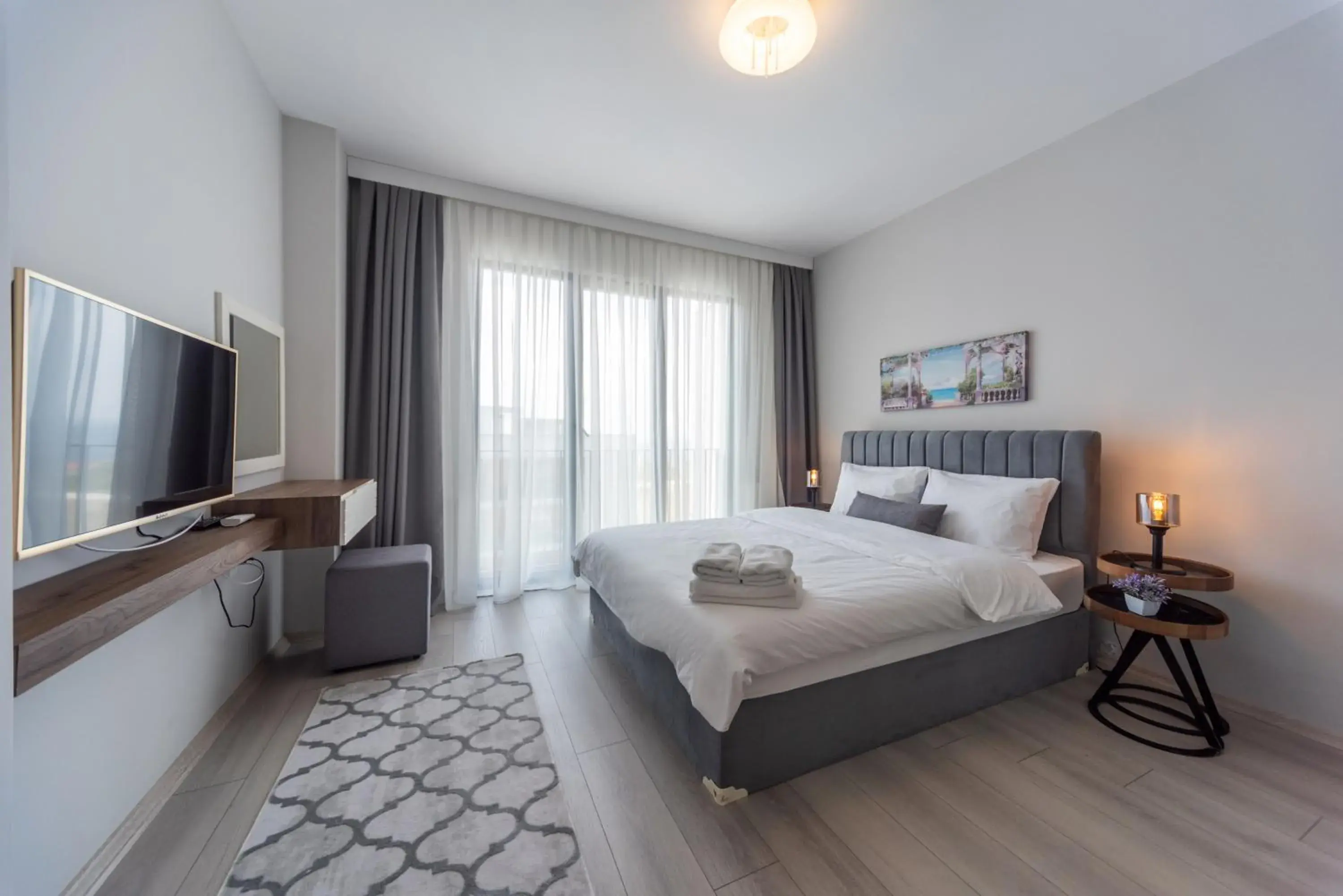 Deluxe Suite in Green Hills Suites Deluxe Suite in Green Hills Suites