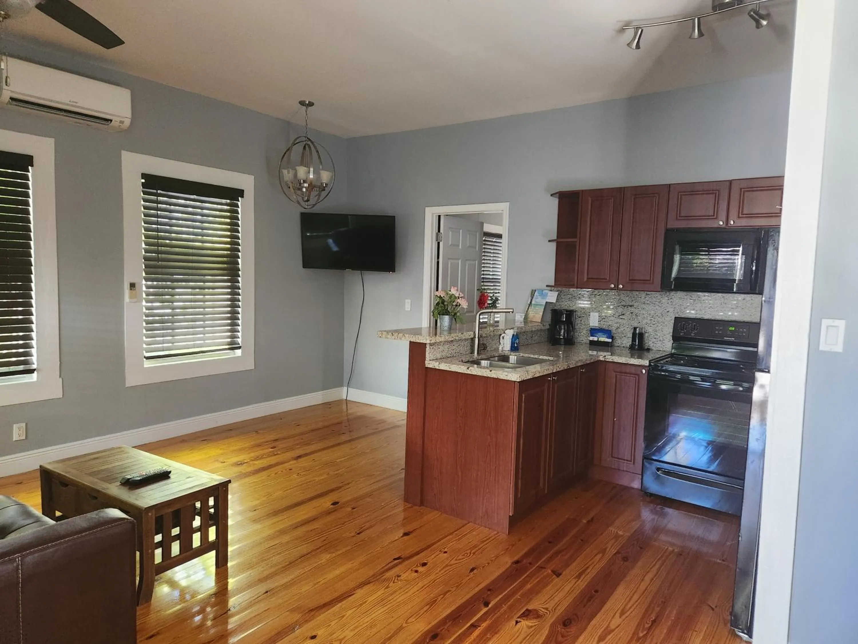 Kitchen or kitchenette in Courtney's Place Historic Cottages & Inns