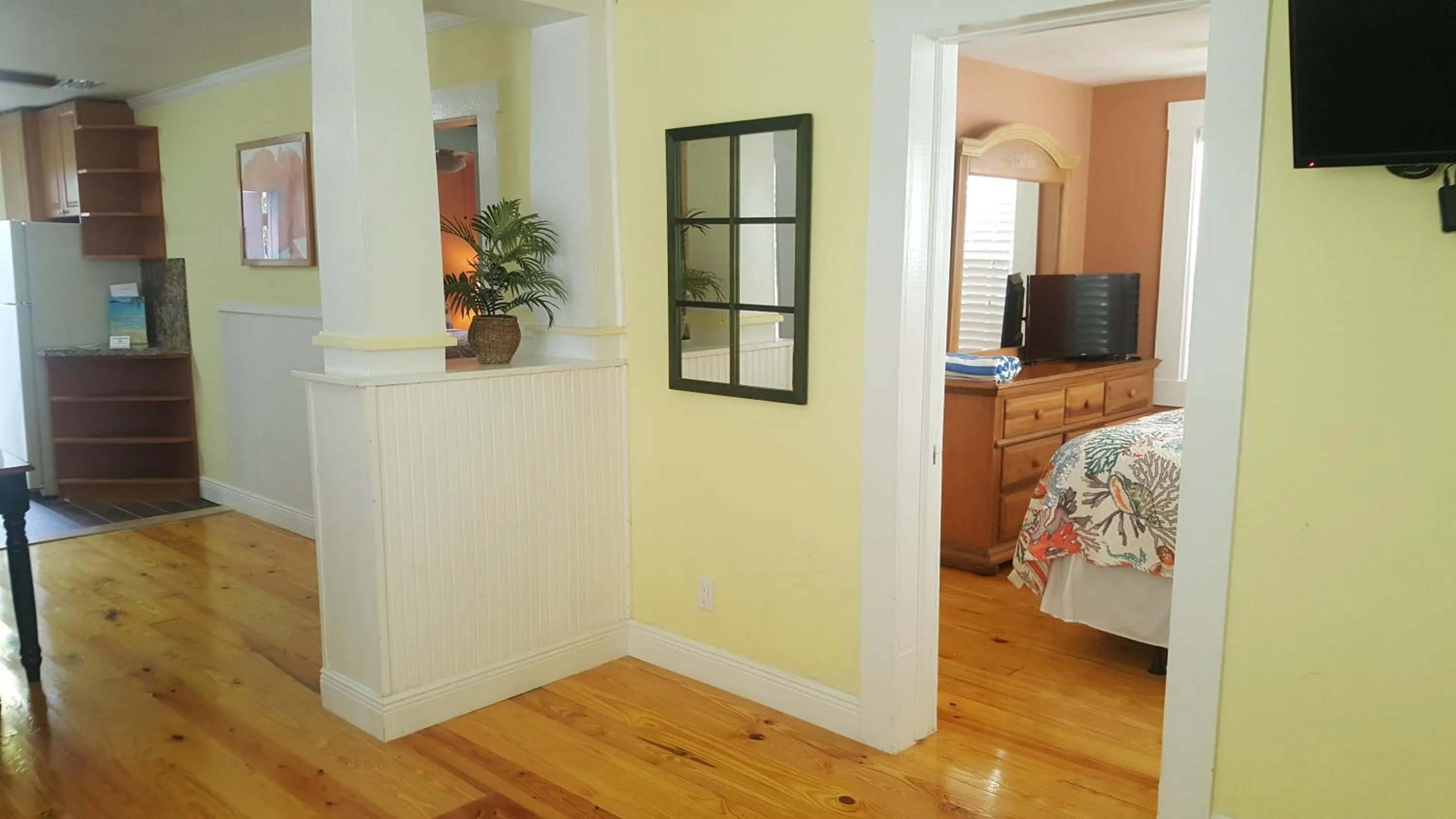 Bed in Courtney's Place Historic Cottages & Inns