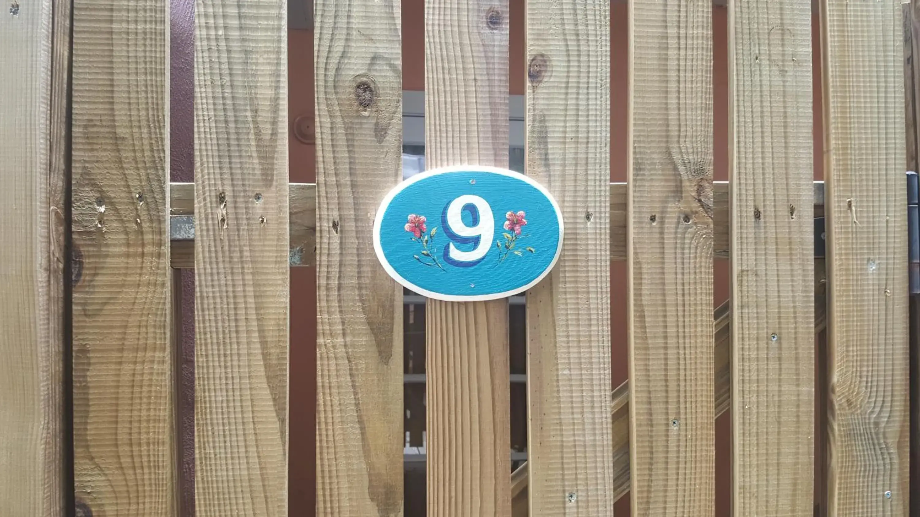 Queen Room ( Unit C9) in Courtney's Place Historic Cottages & Inns Queen Room ( Unit C9) in Courtney's Place Historic Cottages & Inns