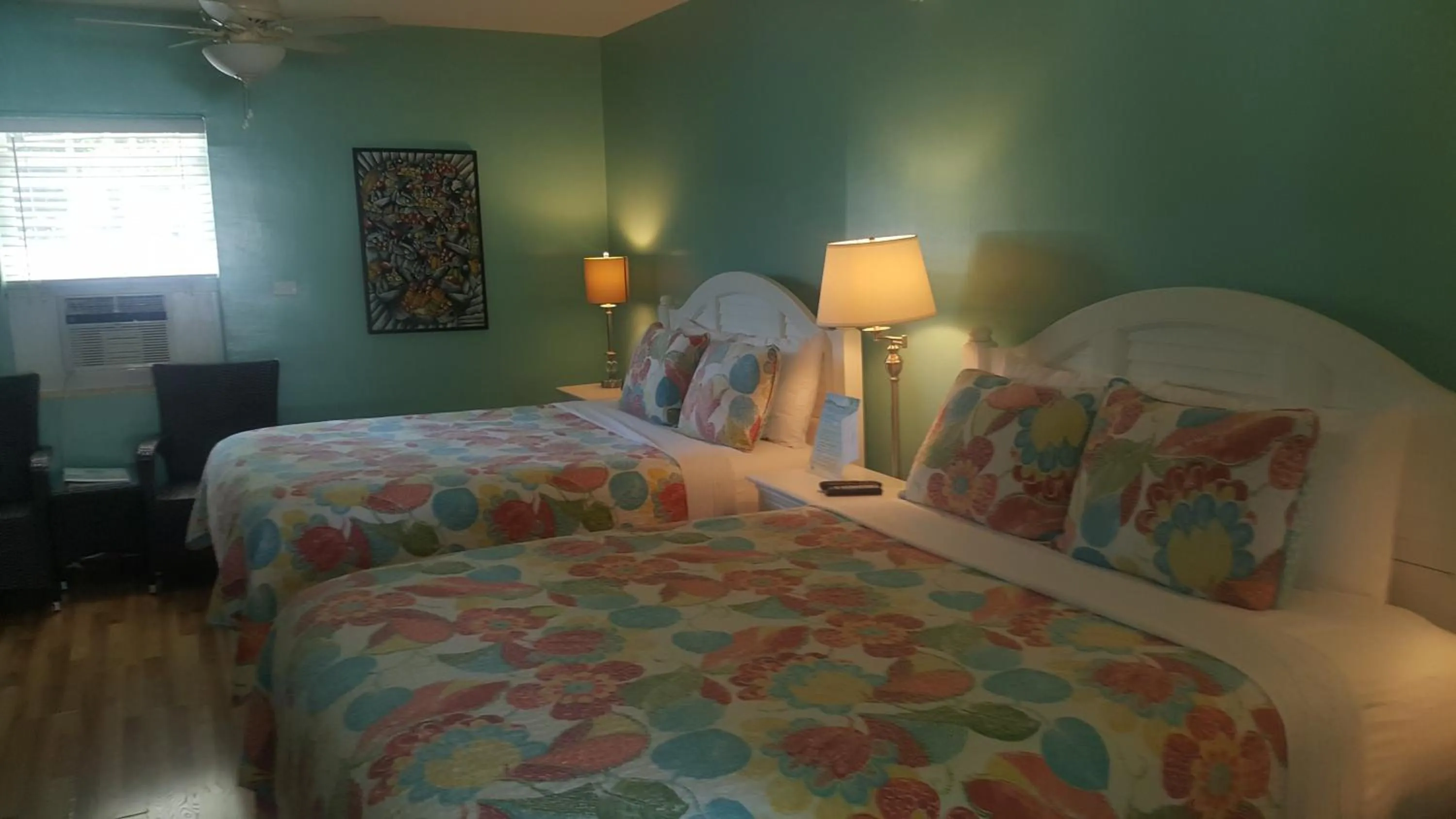 Bed in Courtney's Place Historic Cottages & Inns