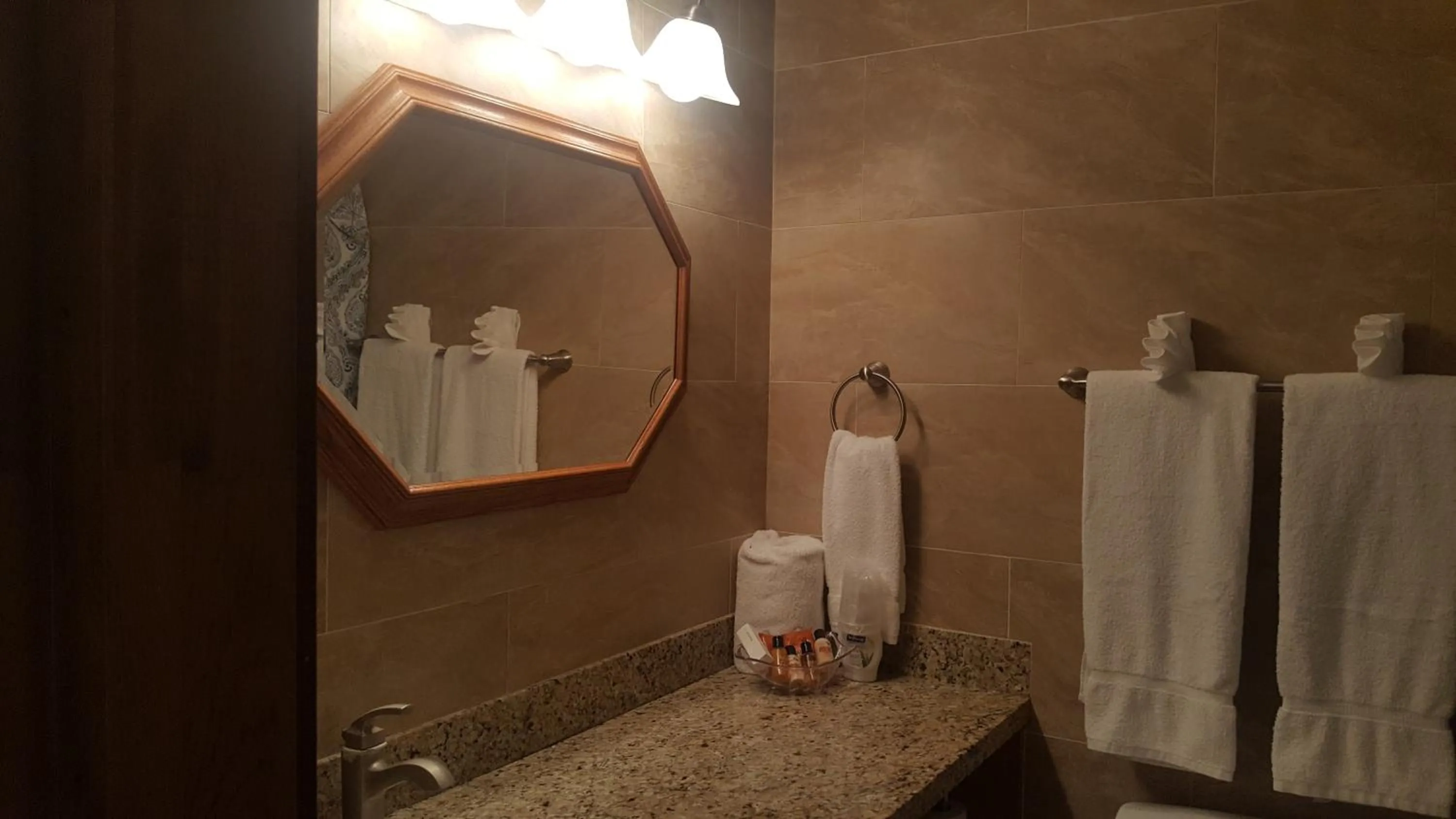 Courtney's Place Historic Cottages & Inns