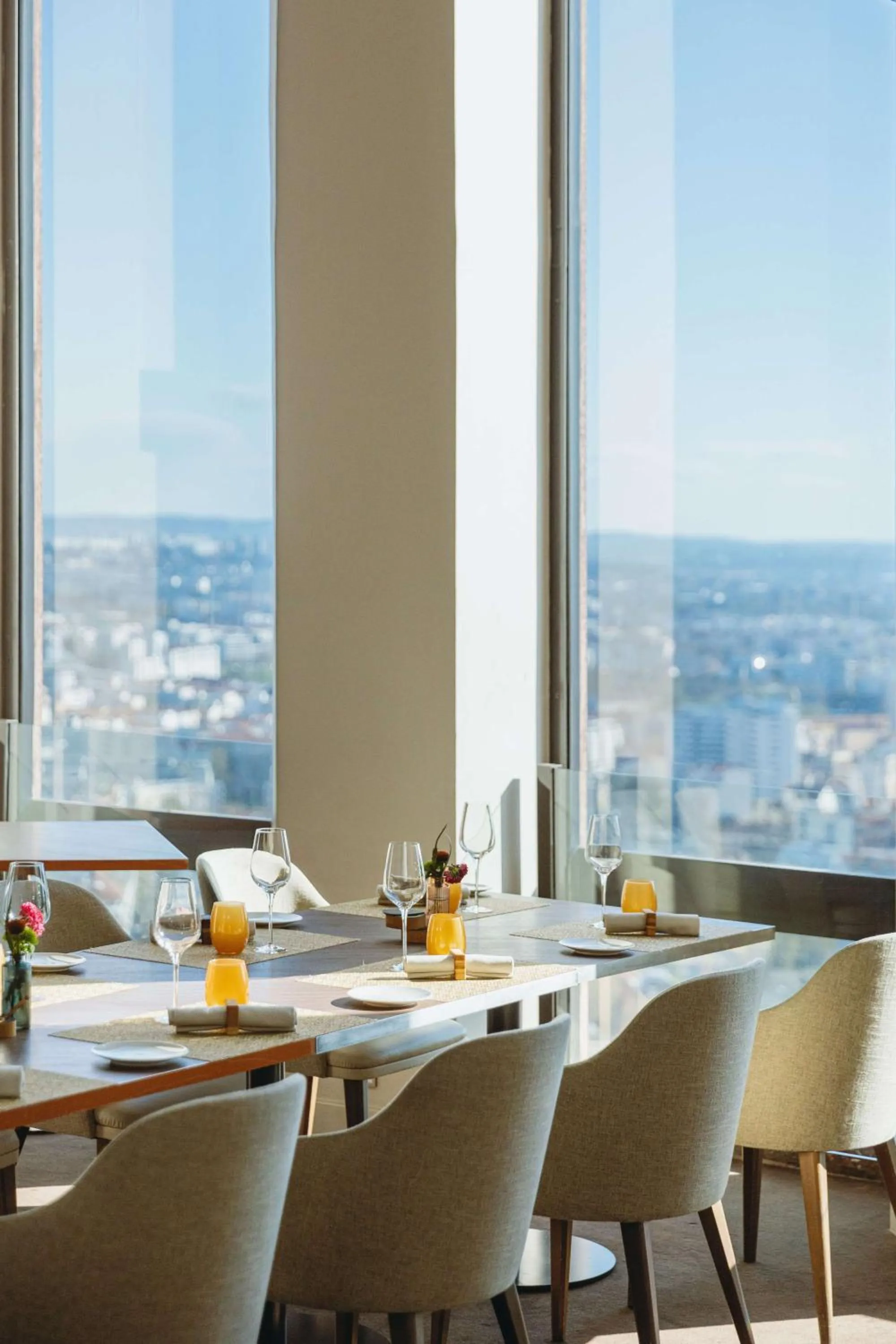 Restaurant/places to eat in Radisson Blu Hotel, Lyon
