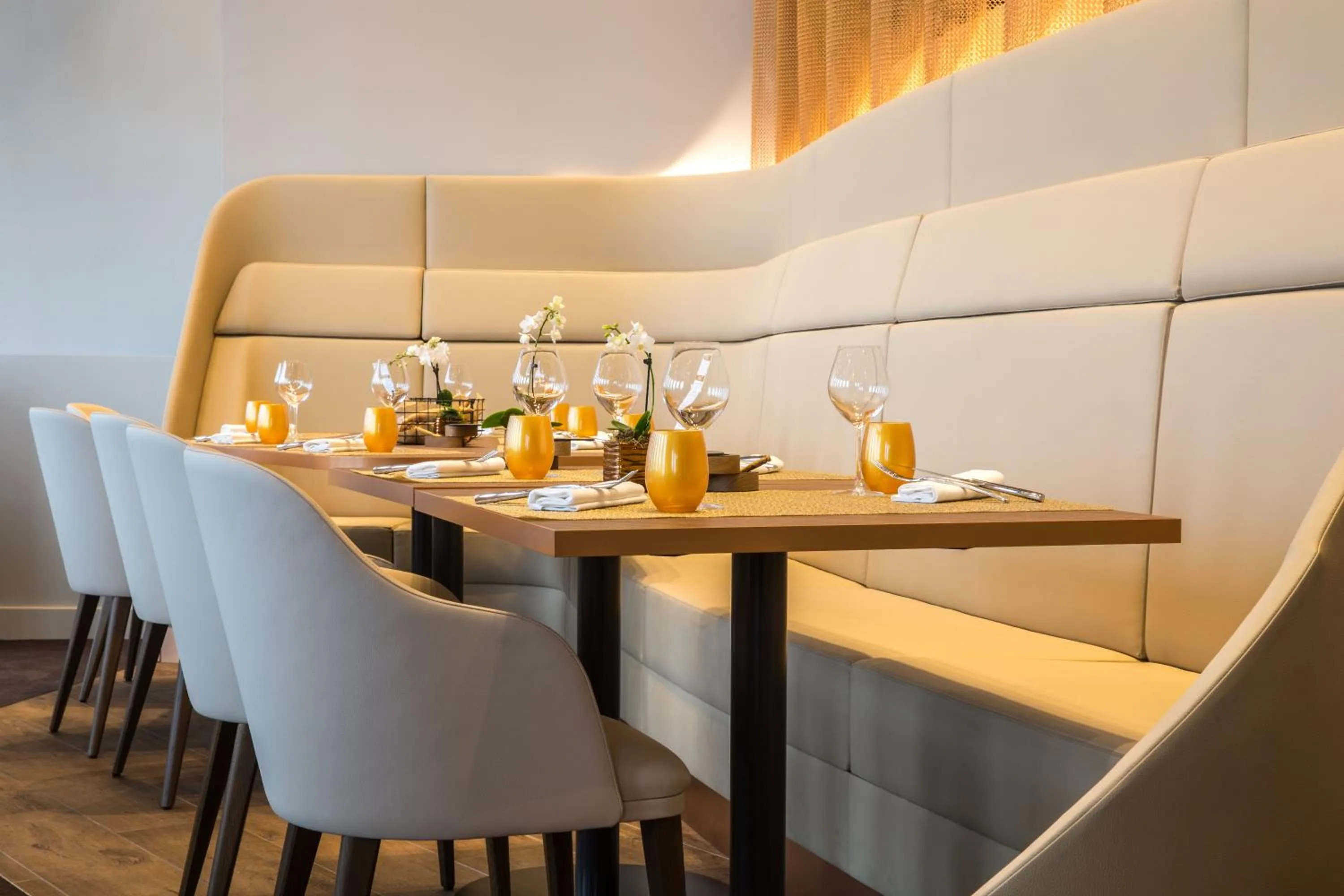 Restaurant/places to eat in Radisson Blu Hotel, Lyon