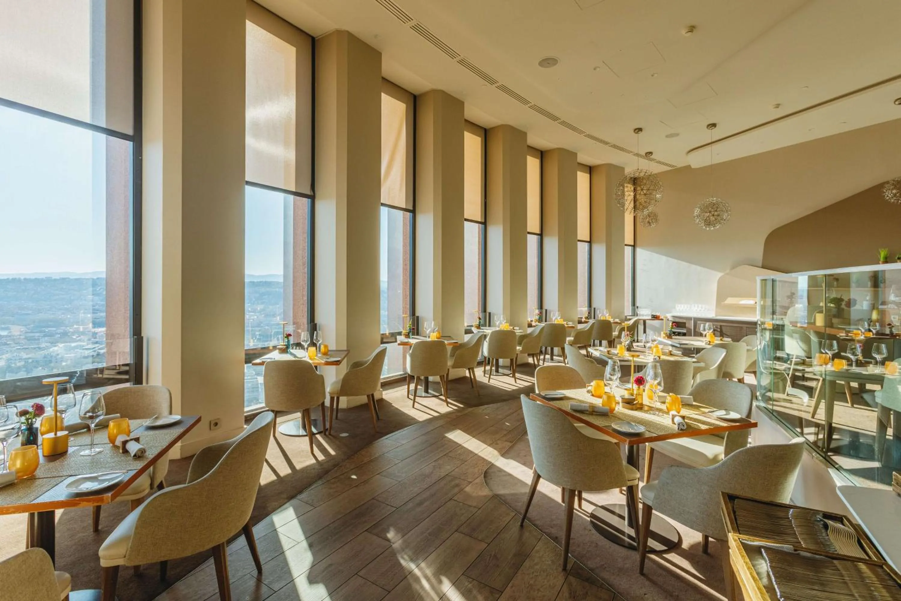 Restaurant/places to eat in Radisson Blu Hotel, Lyon